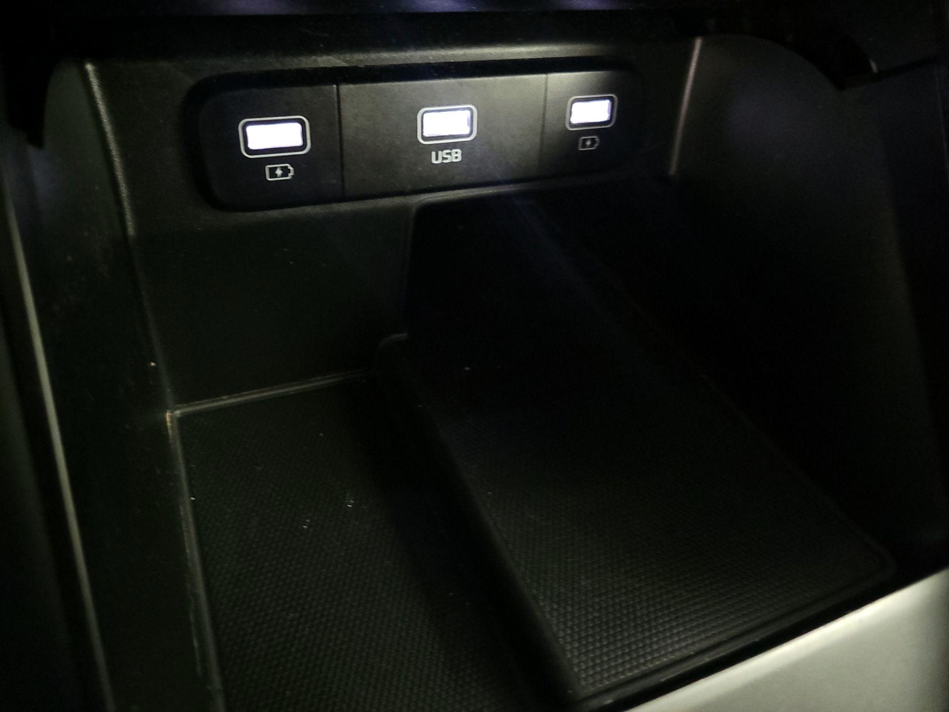 Thumbnail: 2021 Kia Sorento - 18