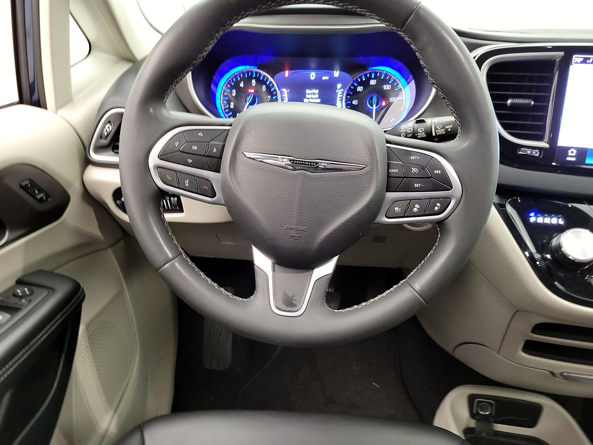 Thumbnail: 2023 Chrysler Pacifica - 10