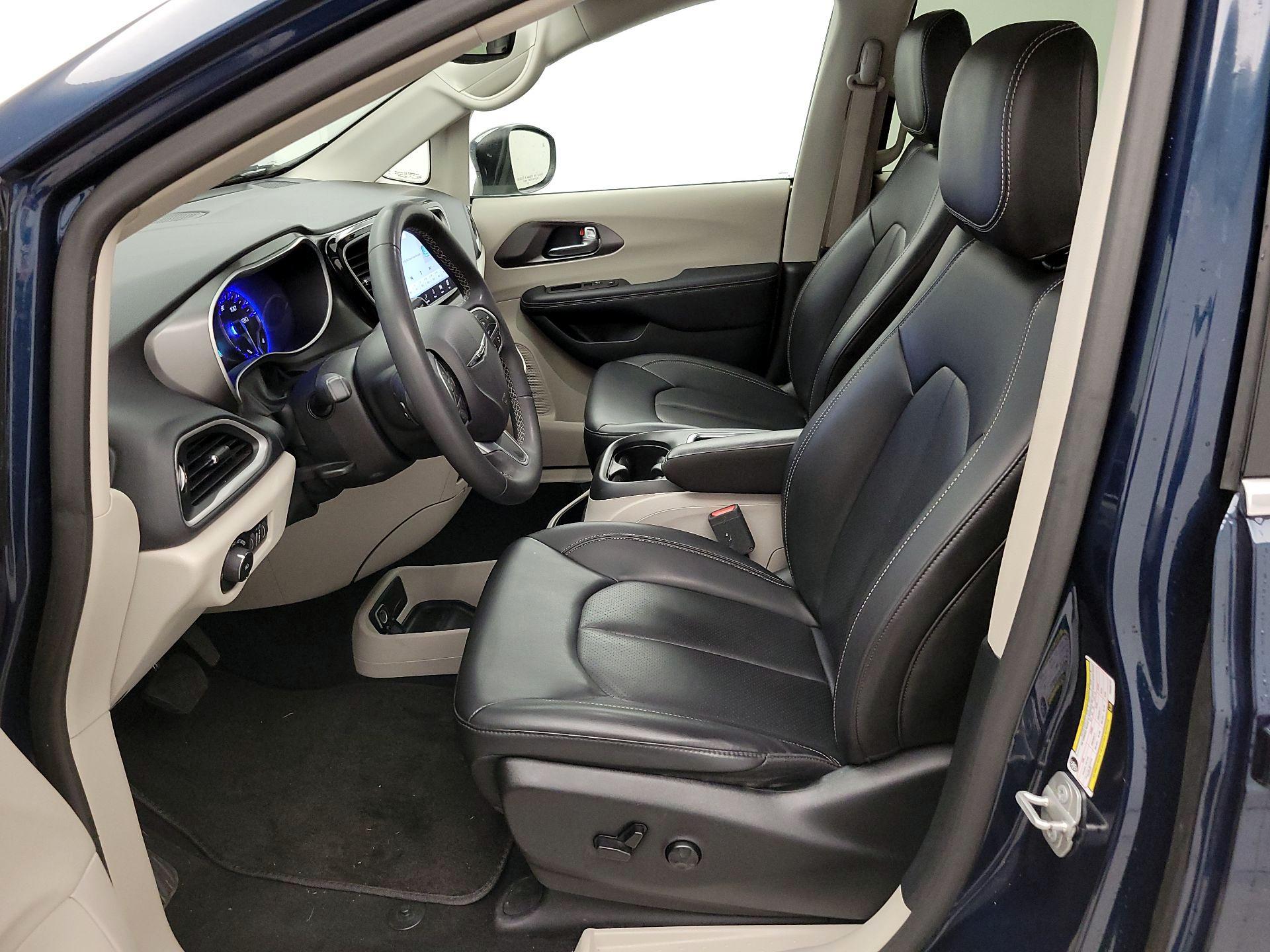 Thumbnail: 2023 Chrysler Pacifica - 11