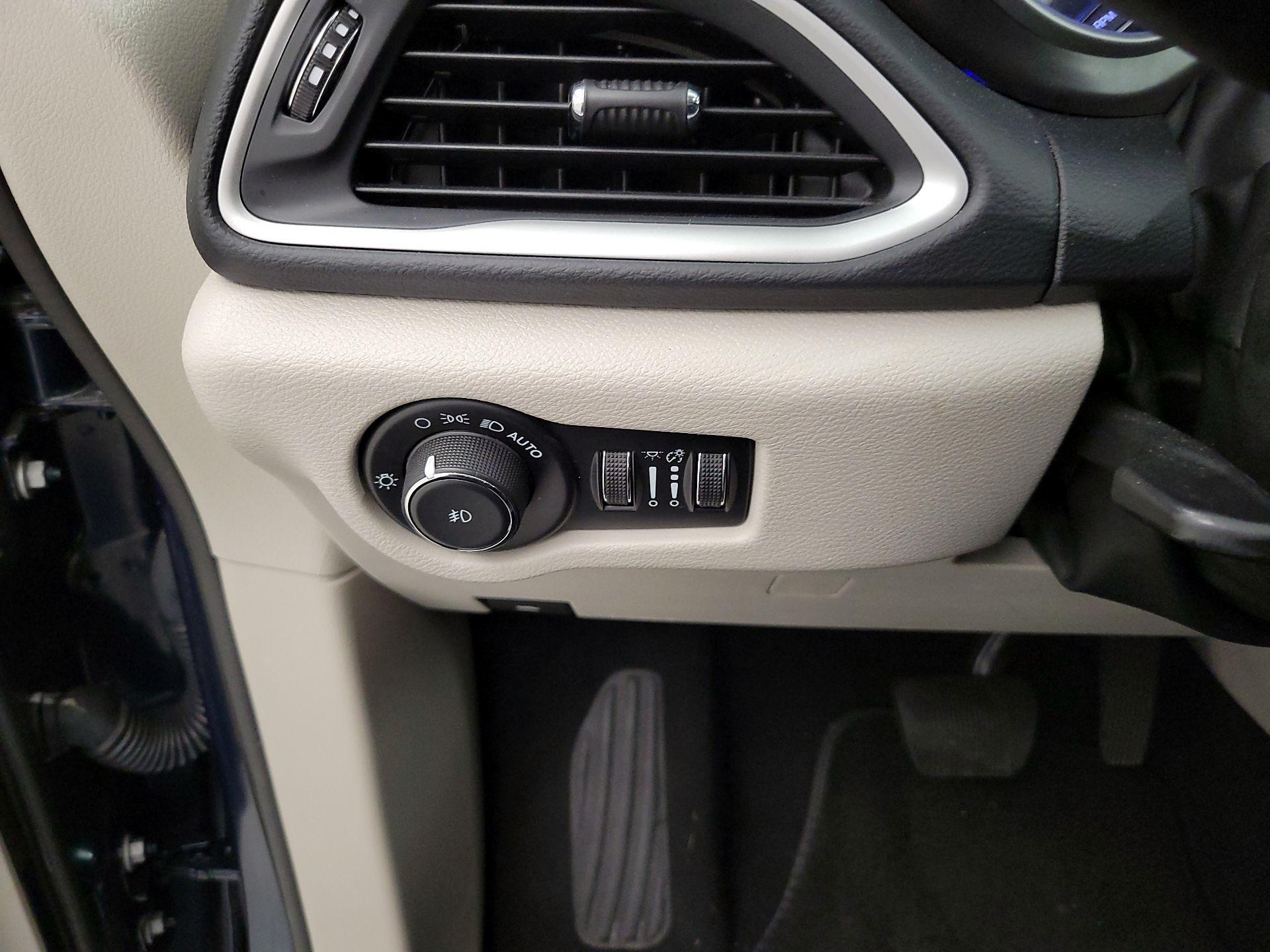 Thumbnail: 2023 Chrysler Pacifica - 13