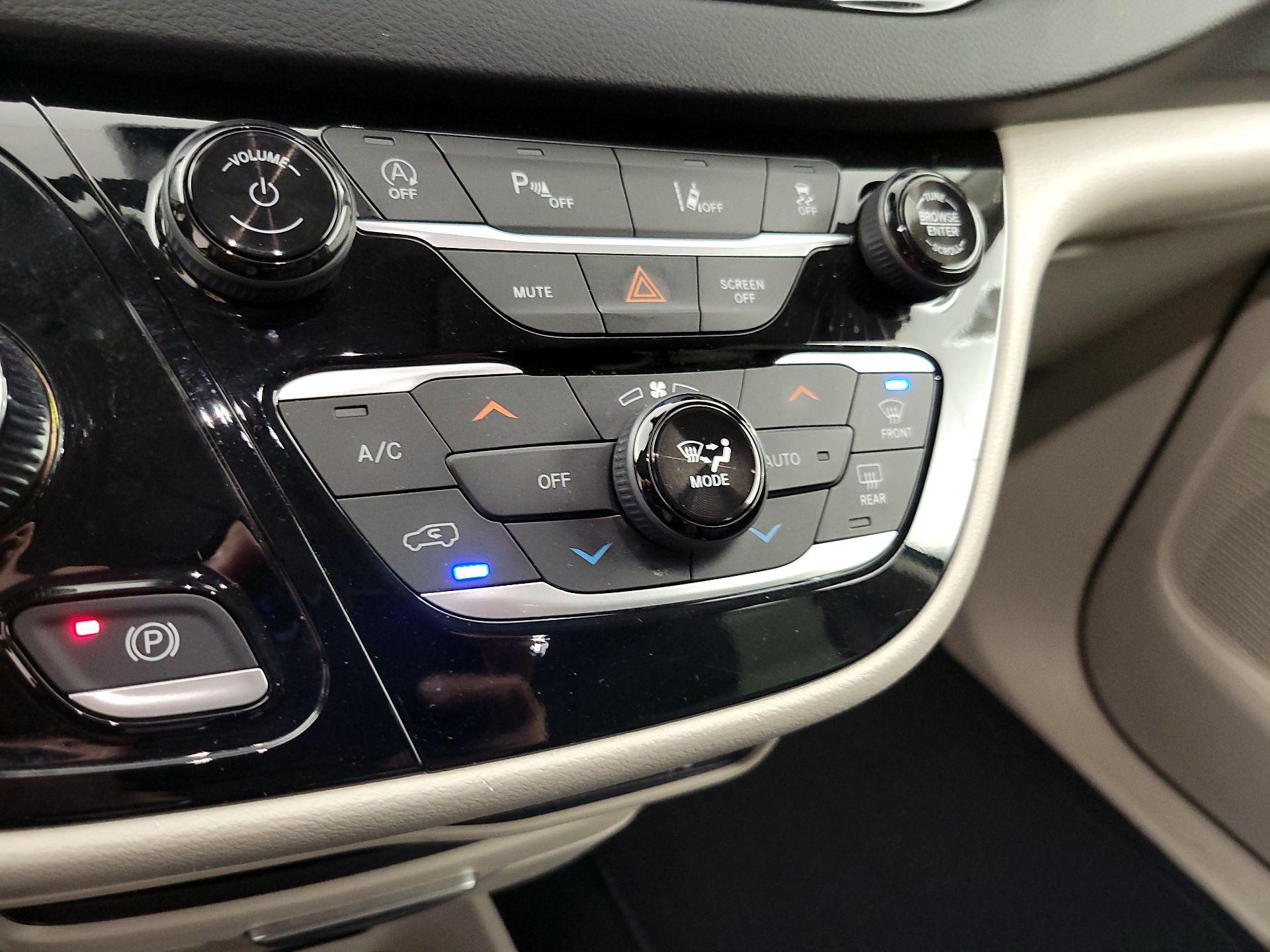 Thumbnail: 2023 Chrysler Pacifica - 16