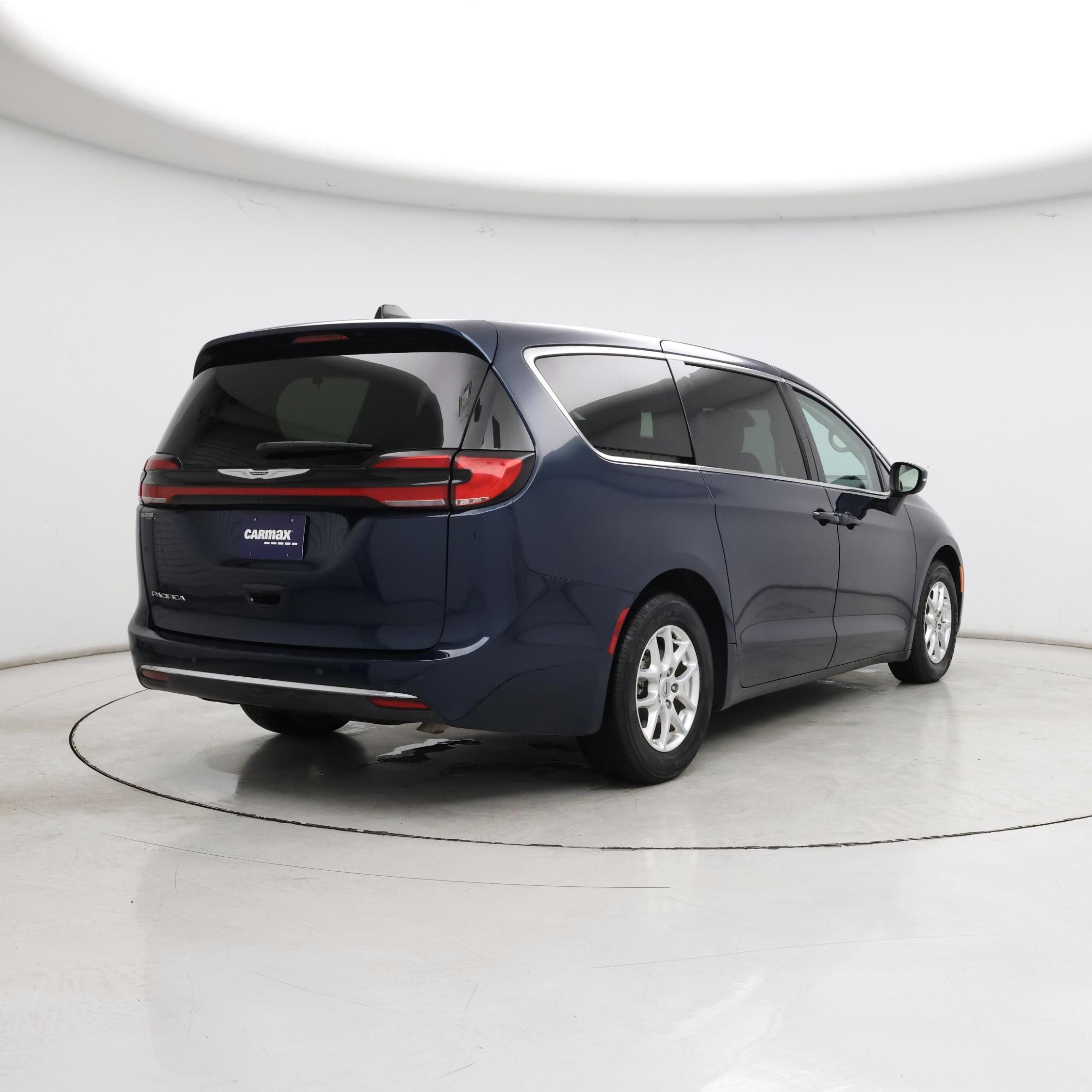 Thumbnail: 2023 Chrysler Pacifica - 8