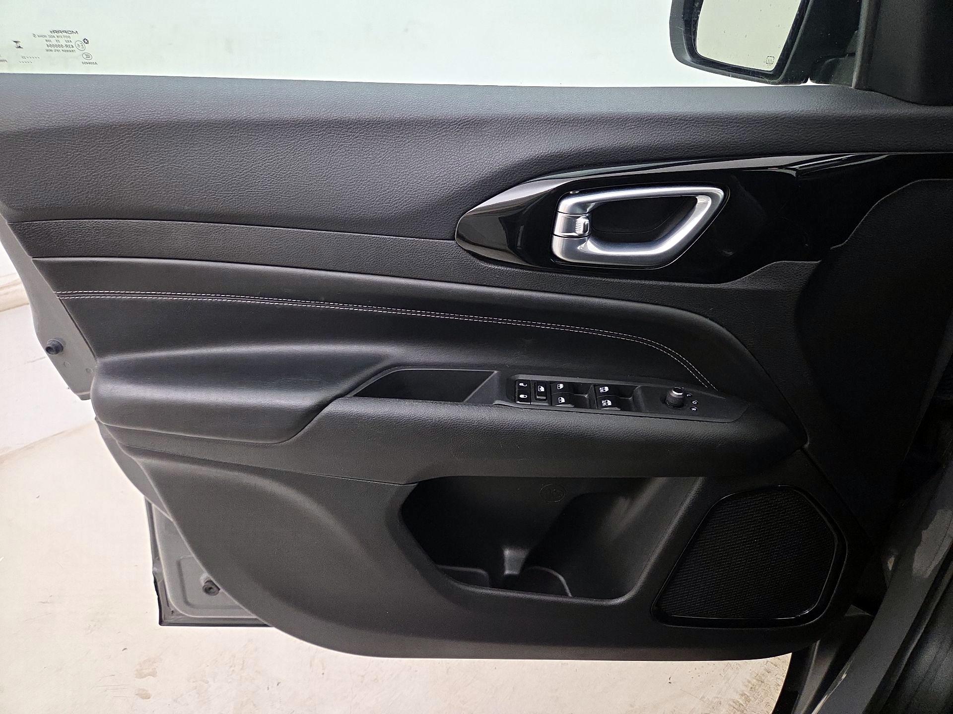 Thumbnail: 2023 Jeep Compass - 12