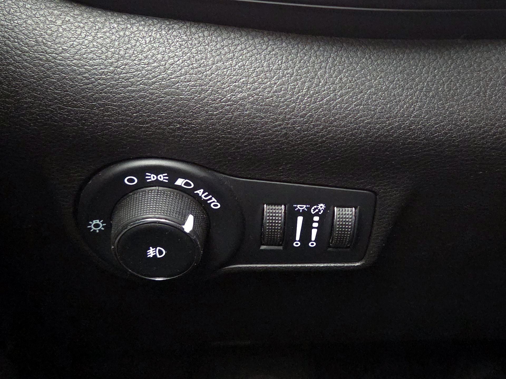 Thumbnail: 2023 Jeep Compass - 13