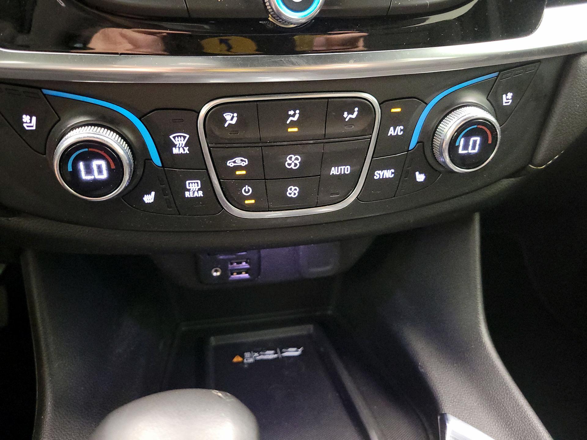 Thumbnail: 2023 Chevrolet Traverse - 17