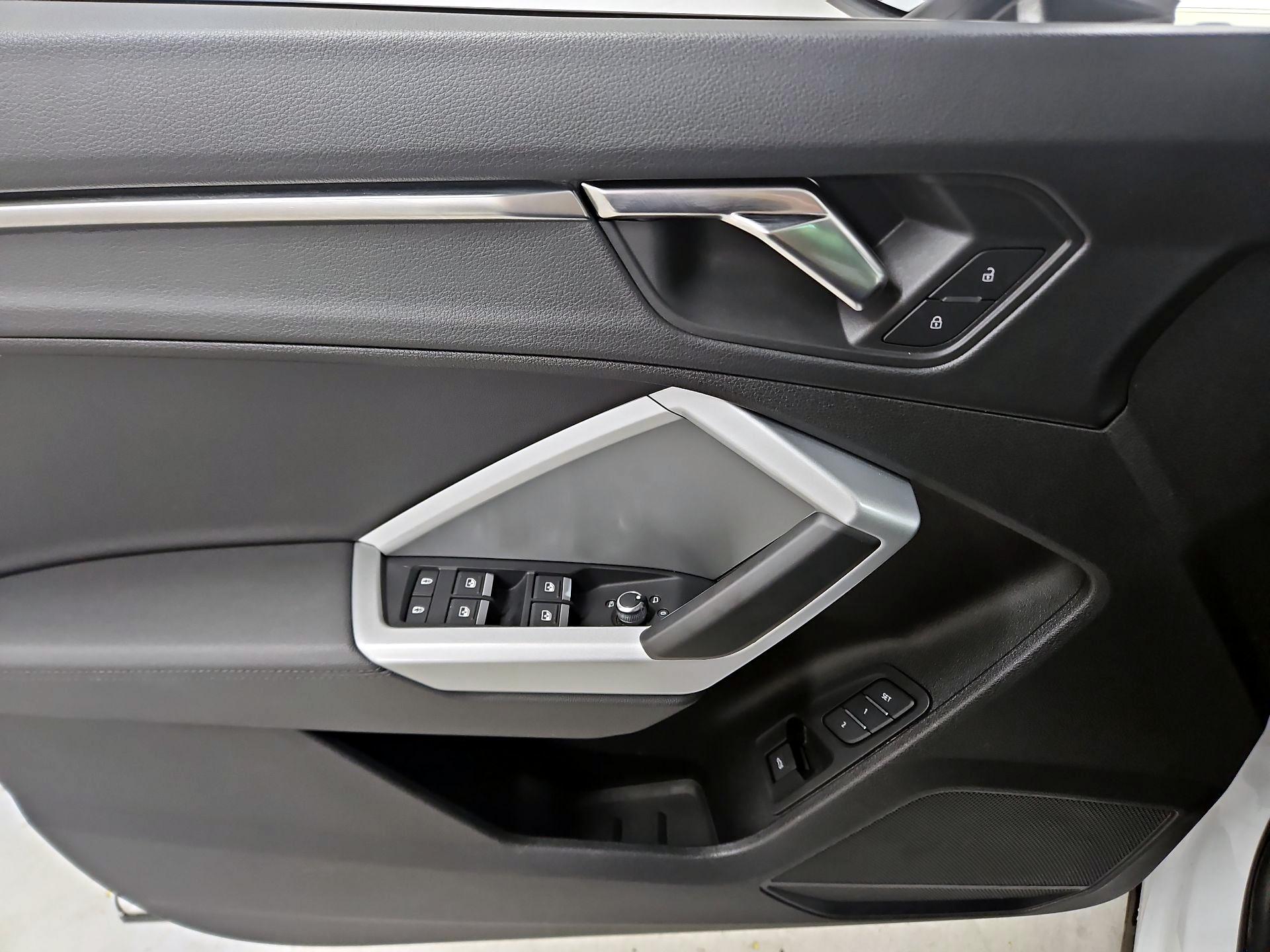 Thumbnail: 2024 Audi Q3 - 12