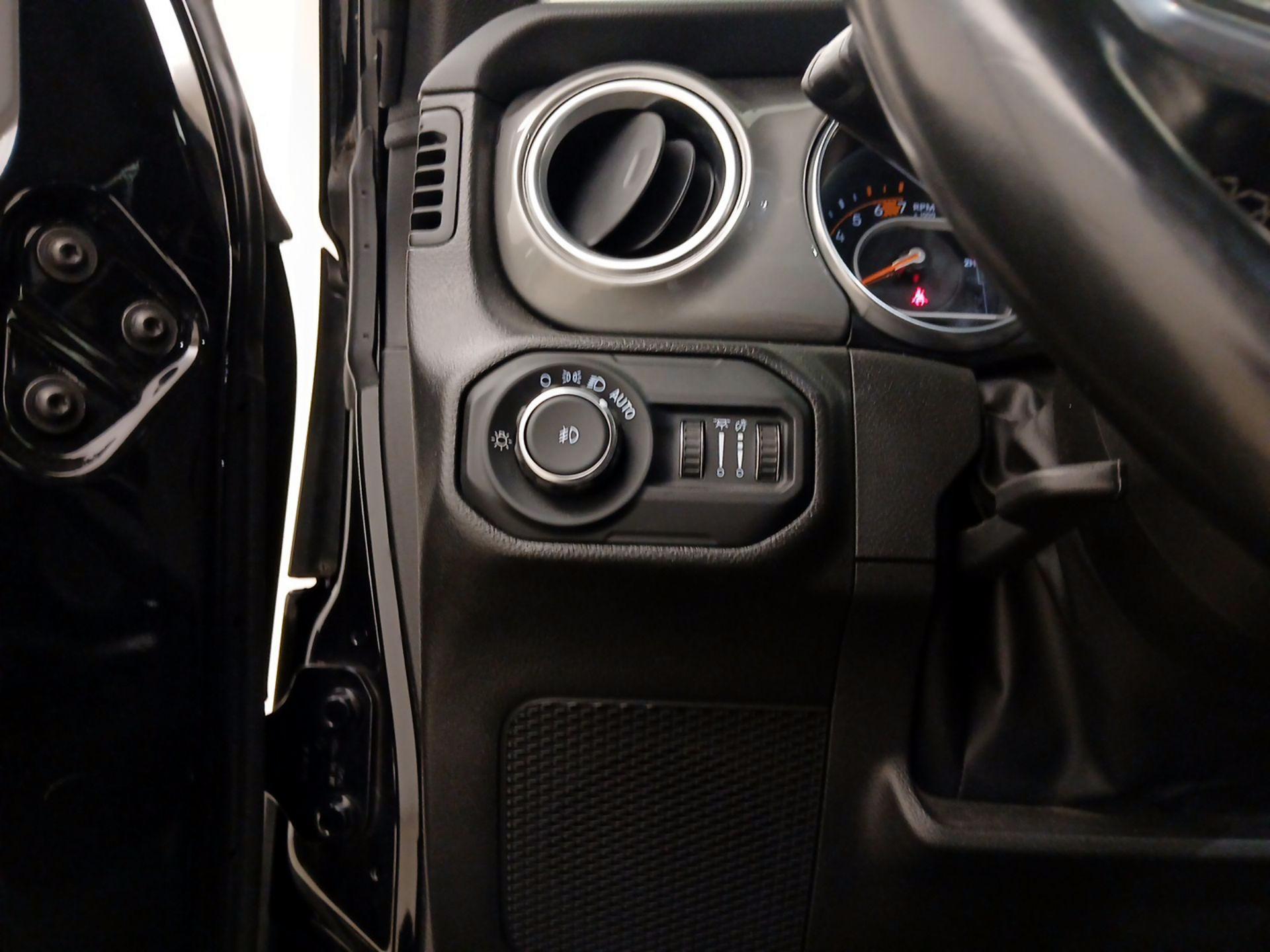 Thumbnail: 2022 Jeep Wrangler - 13