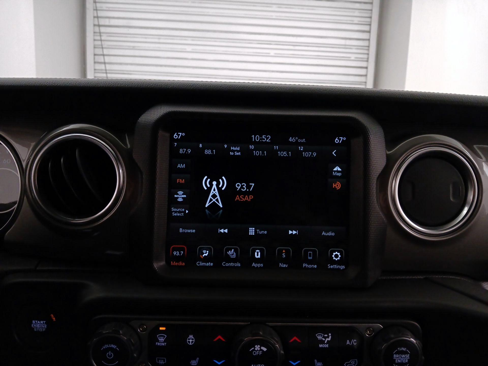 Thumbnail: 2022 Jeep Wrangler - 15