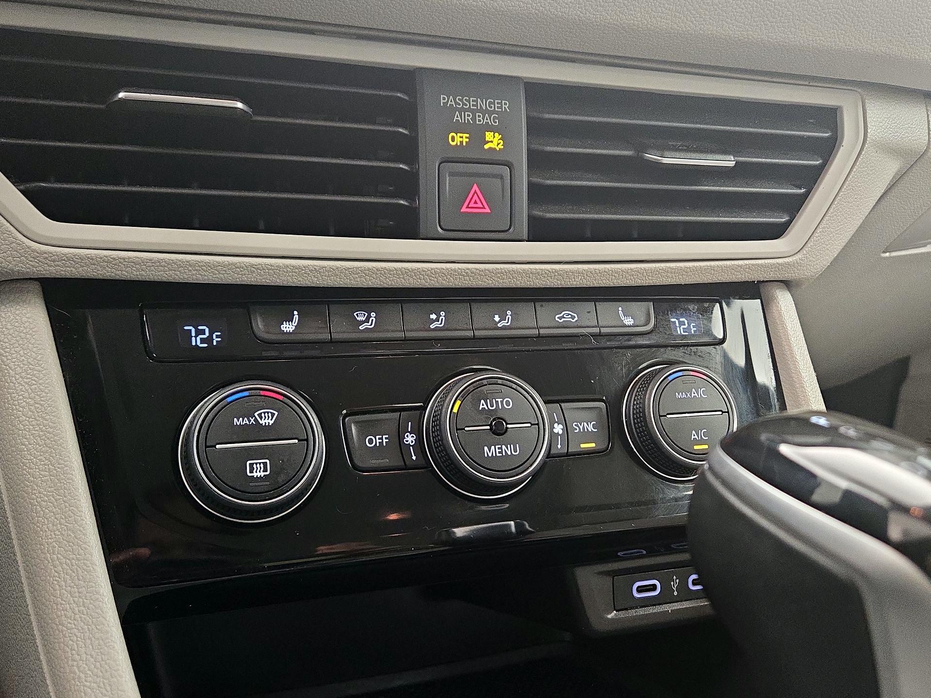 Thumbnail: 2022 Volkswagen Jetta - 16