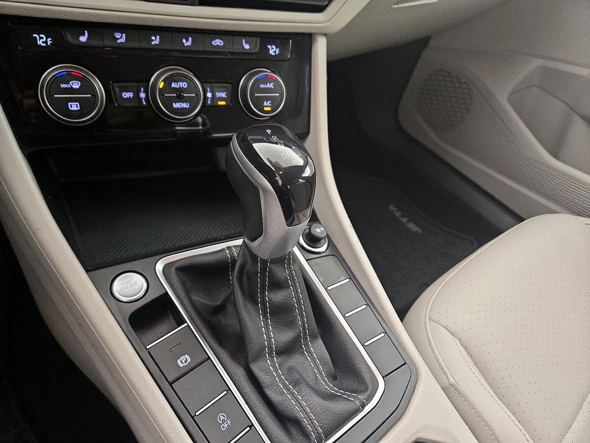 Thumbnail: 2022 Volkswagen Jetta - 17