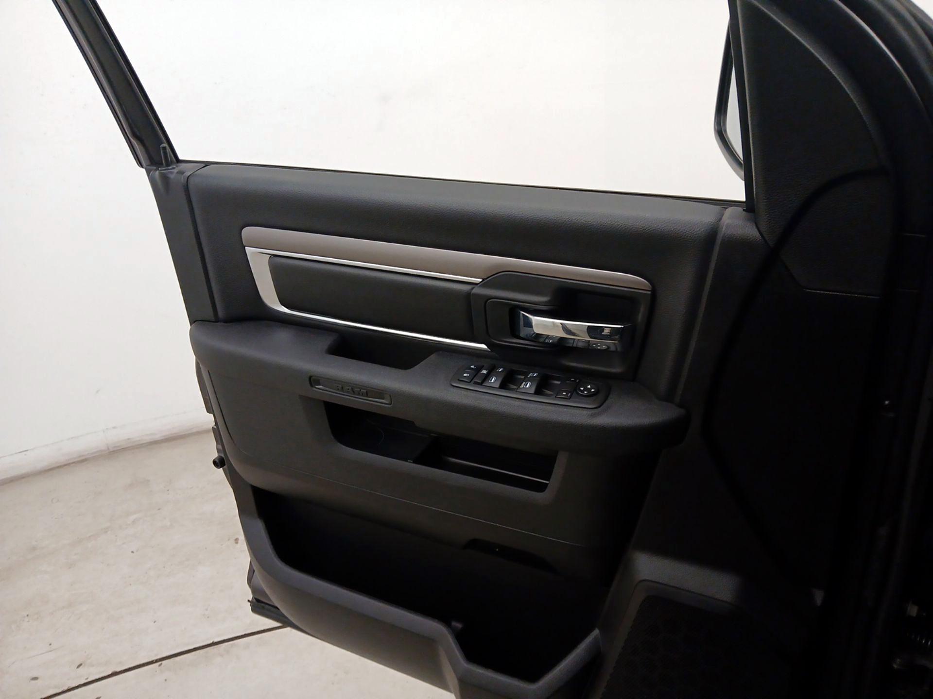 Thumbnail: 2022 RAM 1500 Classic - 12