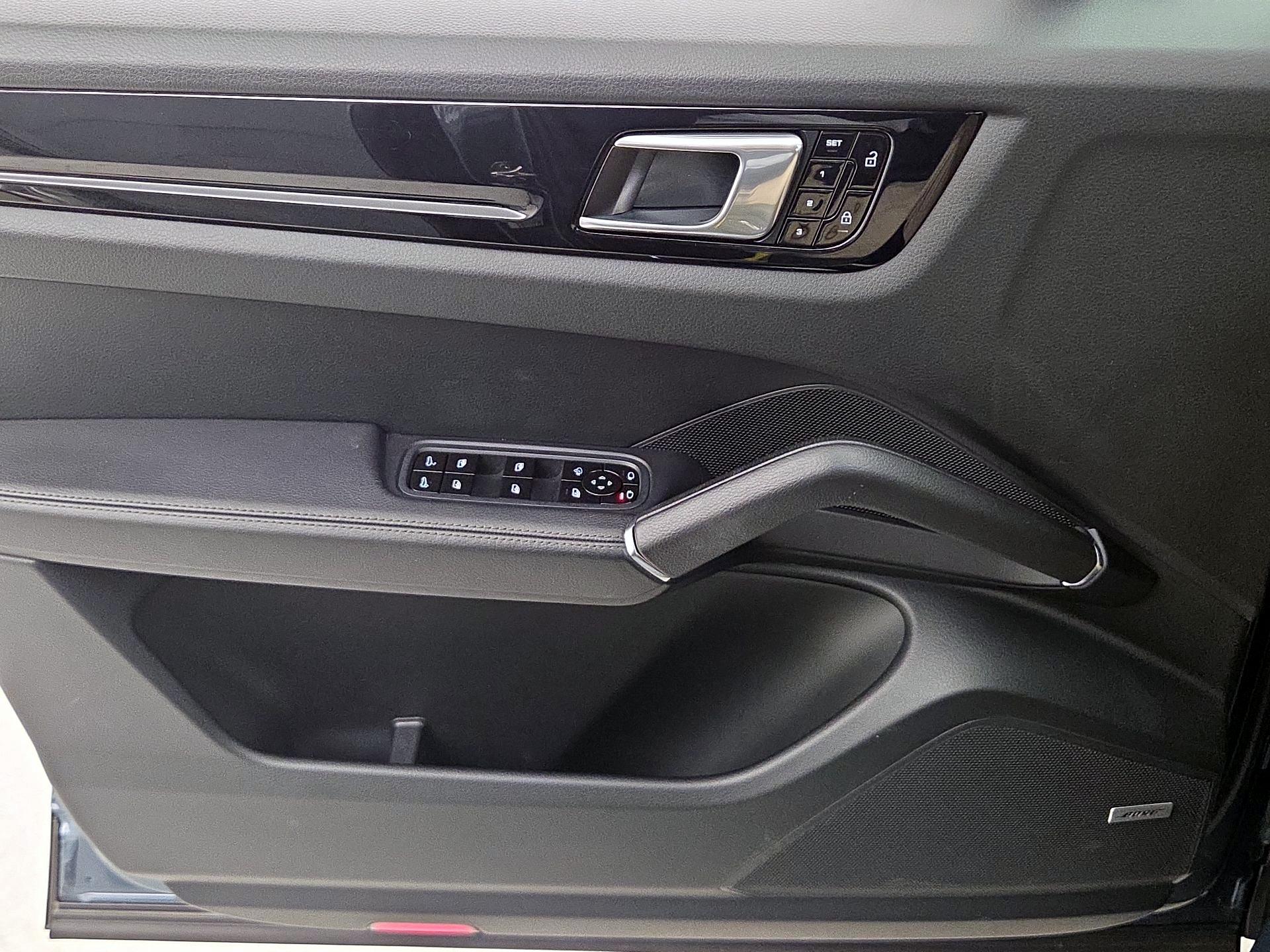 Thumbnail: 2019 Porsche Cayenne - 10