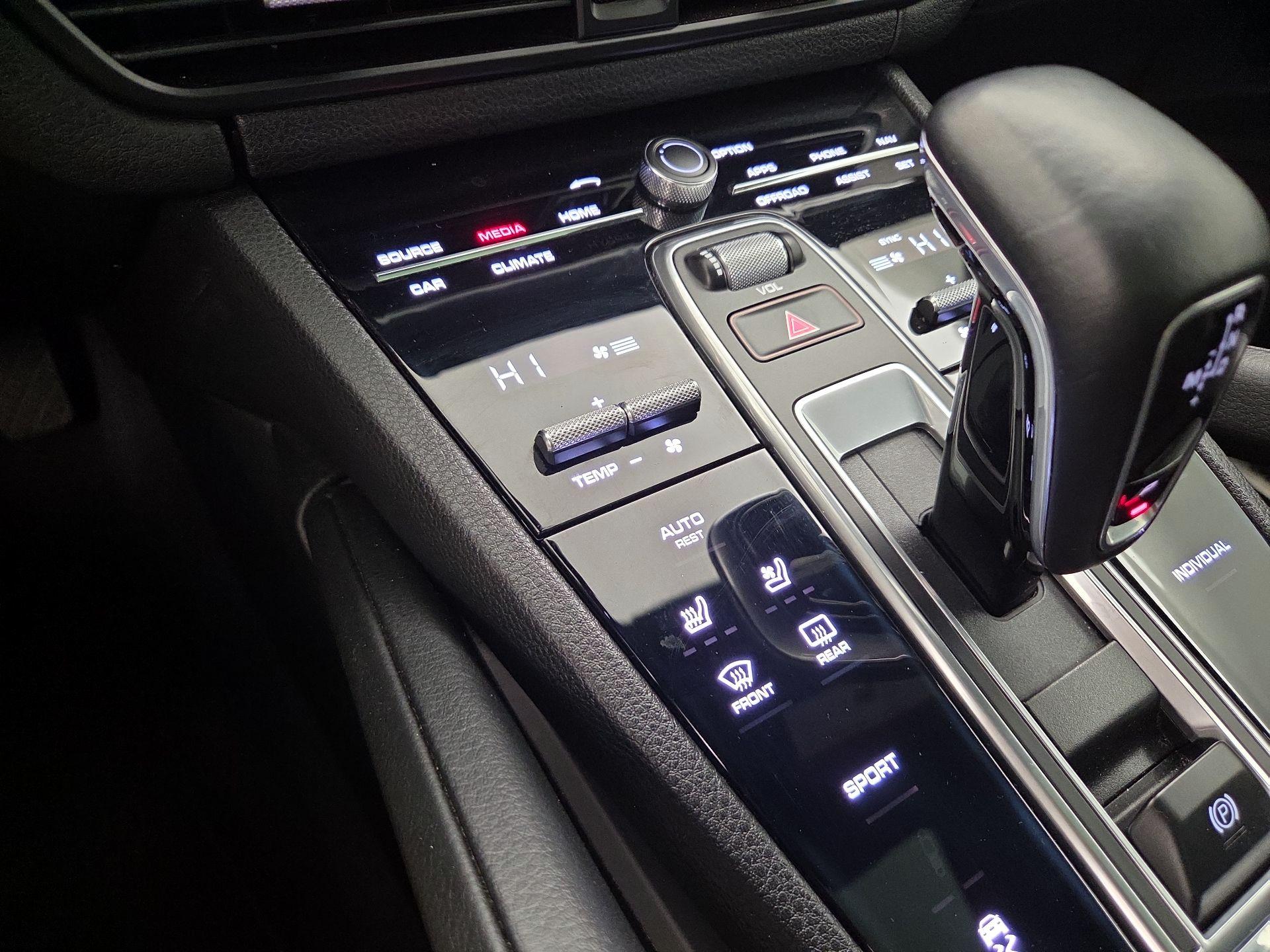 Thumbnail: 2019 Porsche Cayenne - 15