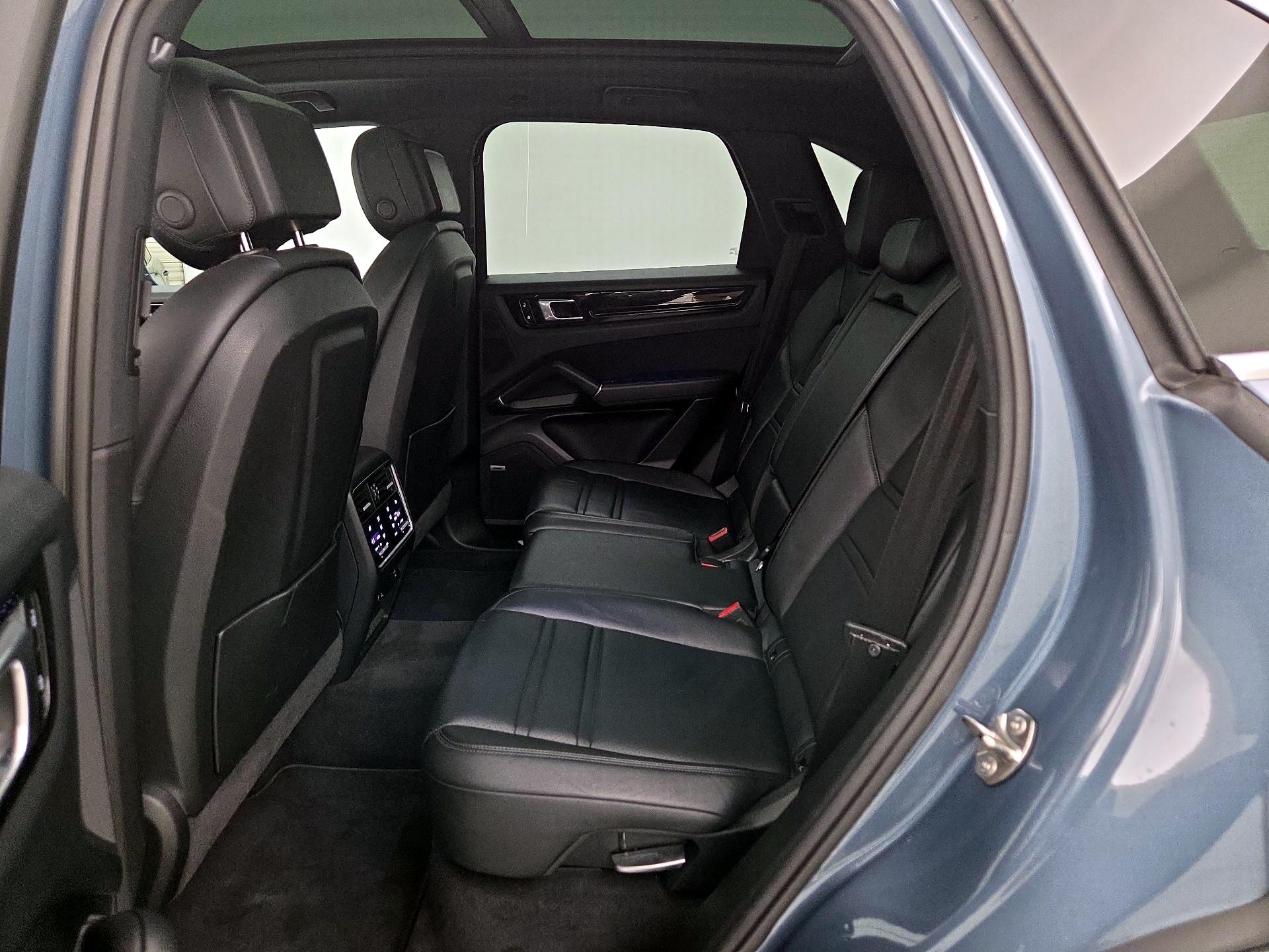 Thumbnail: 2019 Porsche Cayenne - 19