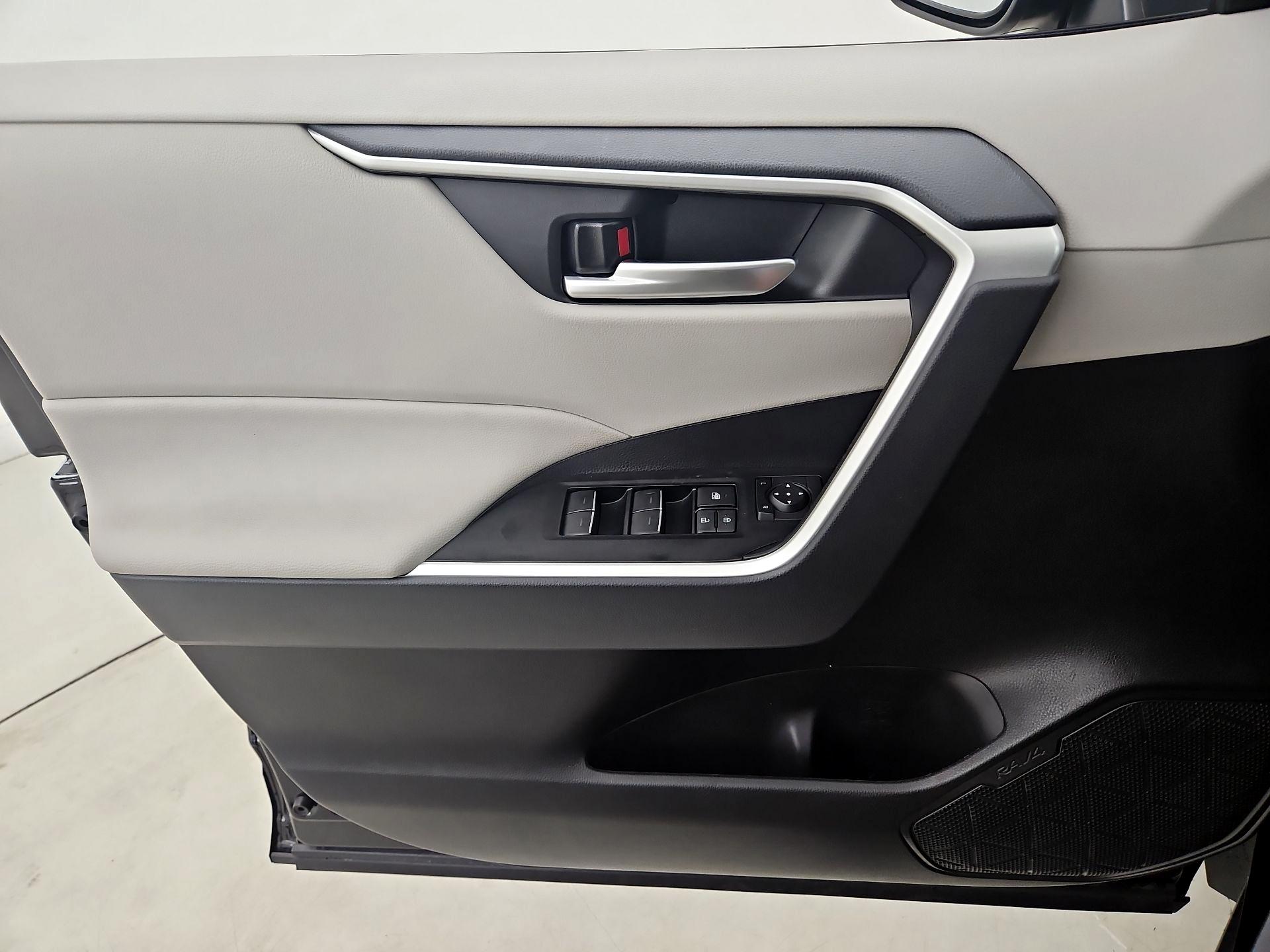 Thumbnail: 2025 Toyota RAV4 - 12