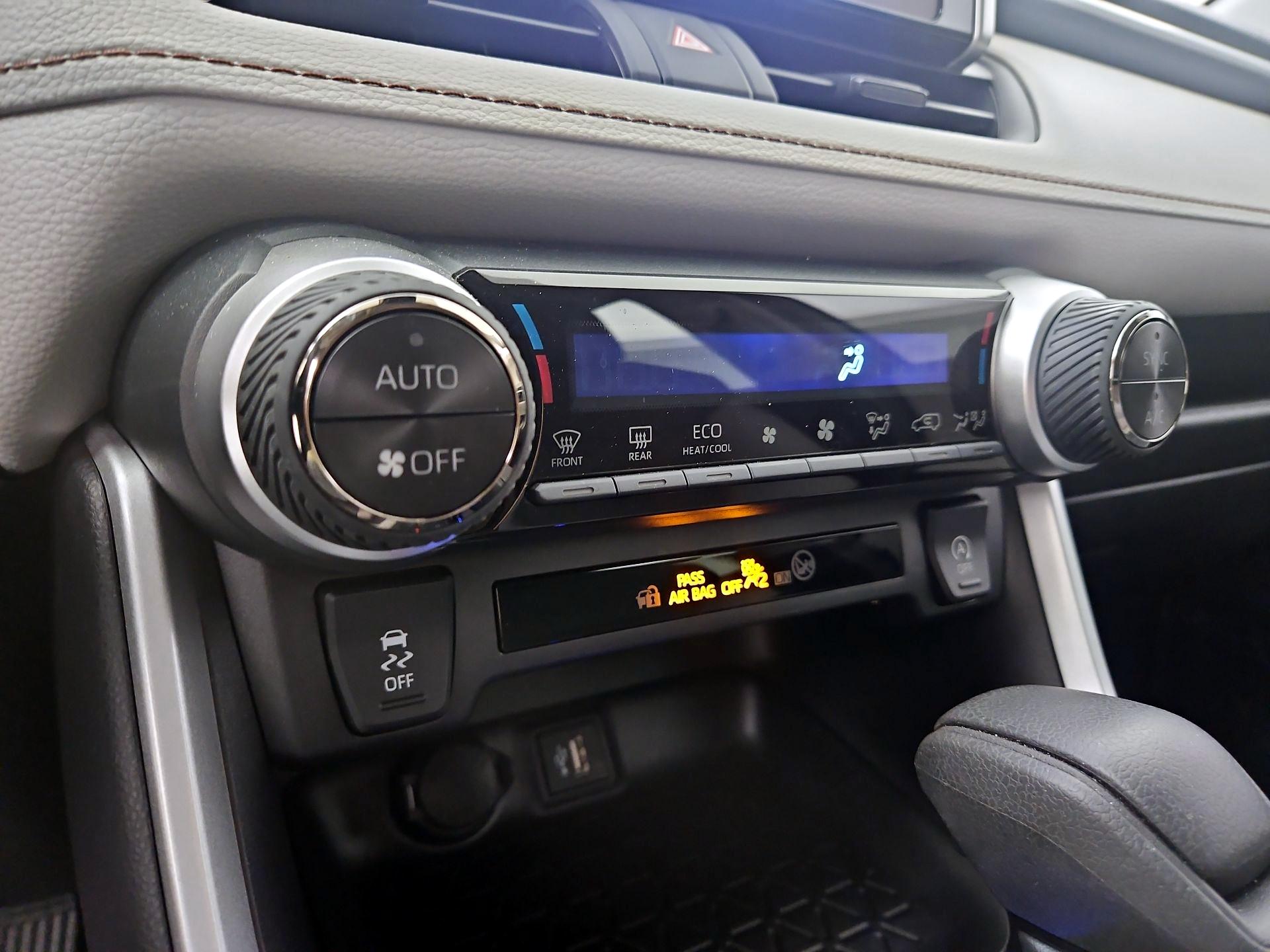 Thumbnail: 2025 Toyota RAV4 - 16