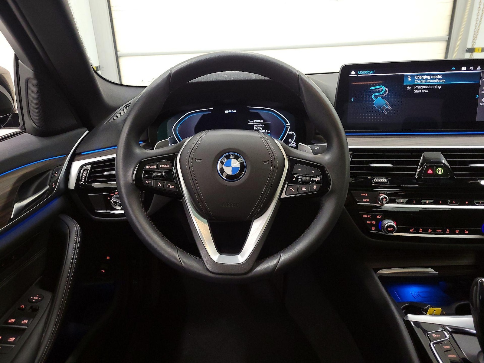 2022 BMW 5 Series 530e - Photo 10