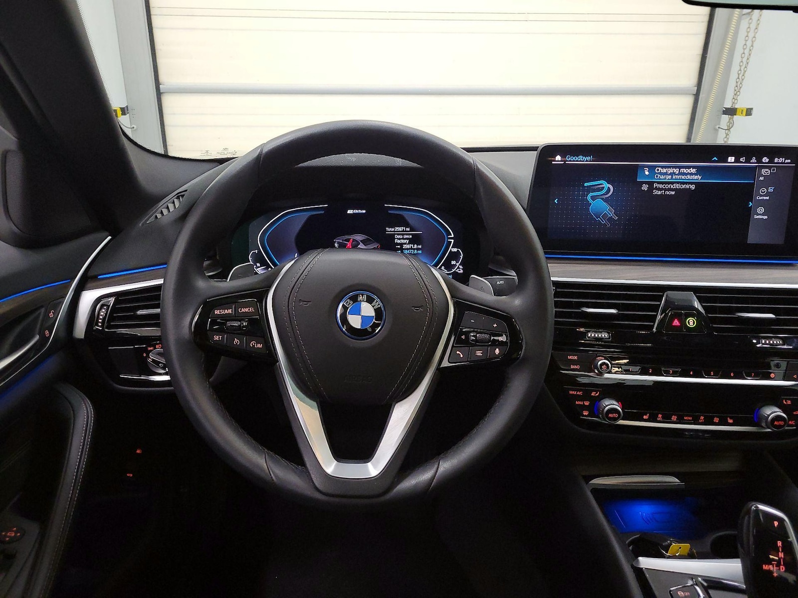 2022 BMW 5 Series 530e - Photo 11