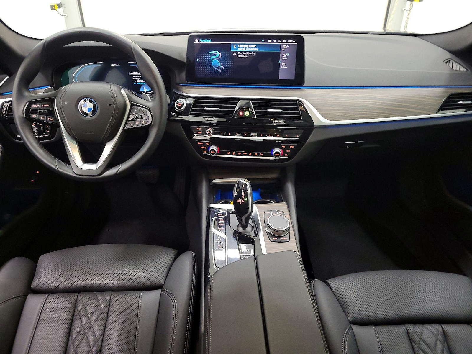 2022 BMW 5 Series 530e - Photo 12