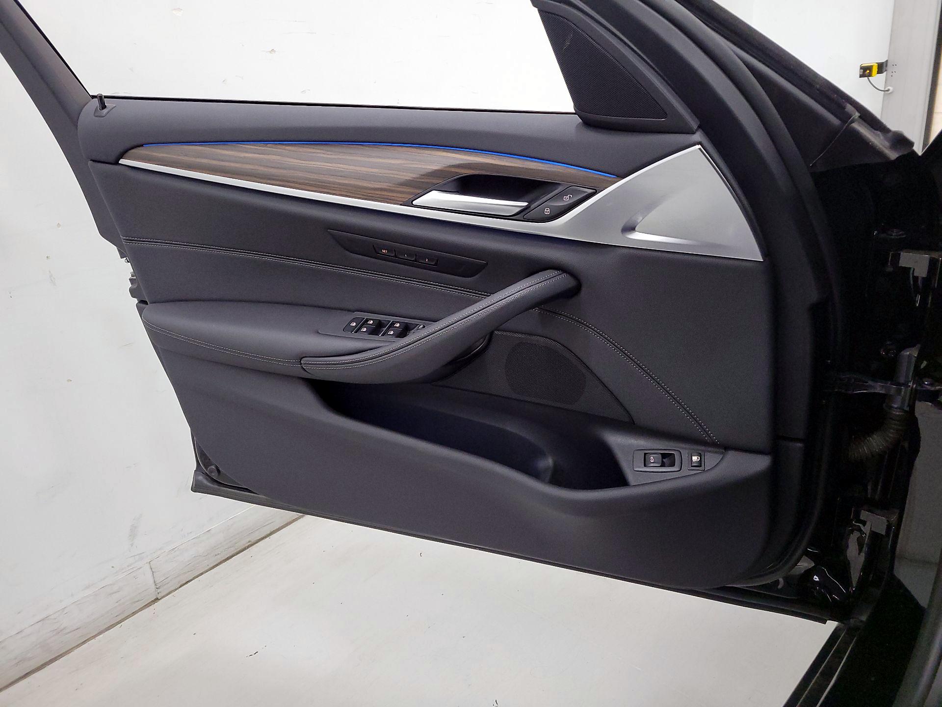 Thumbnail: 2022 BMW 5 Series - 12