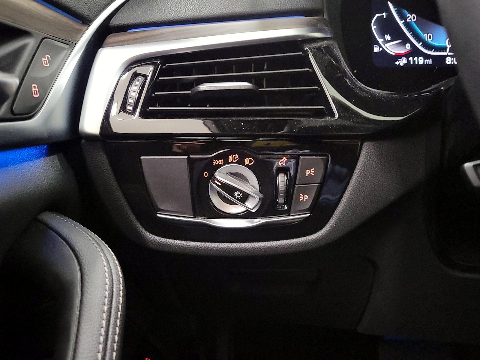 2022 BMW 5 Series 530e - Photo 14