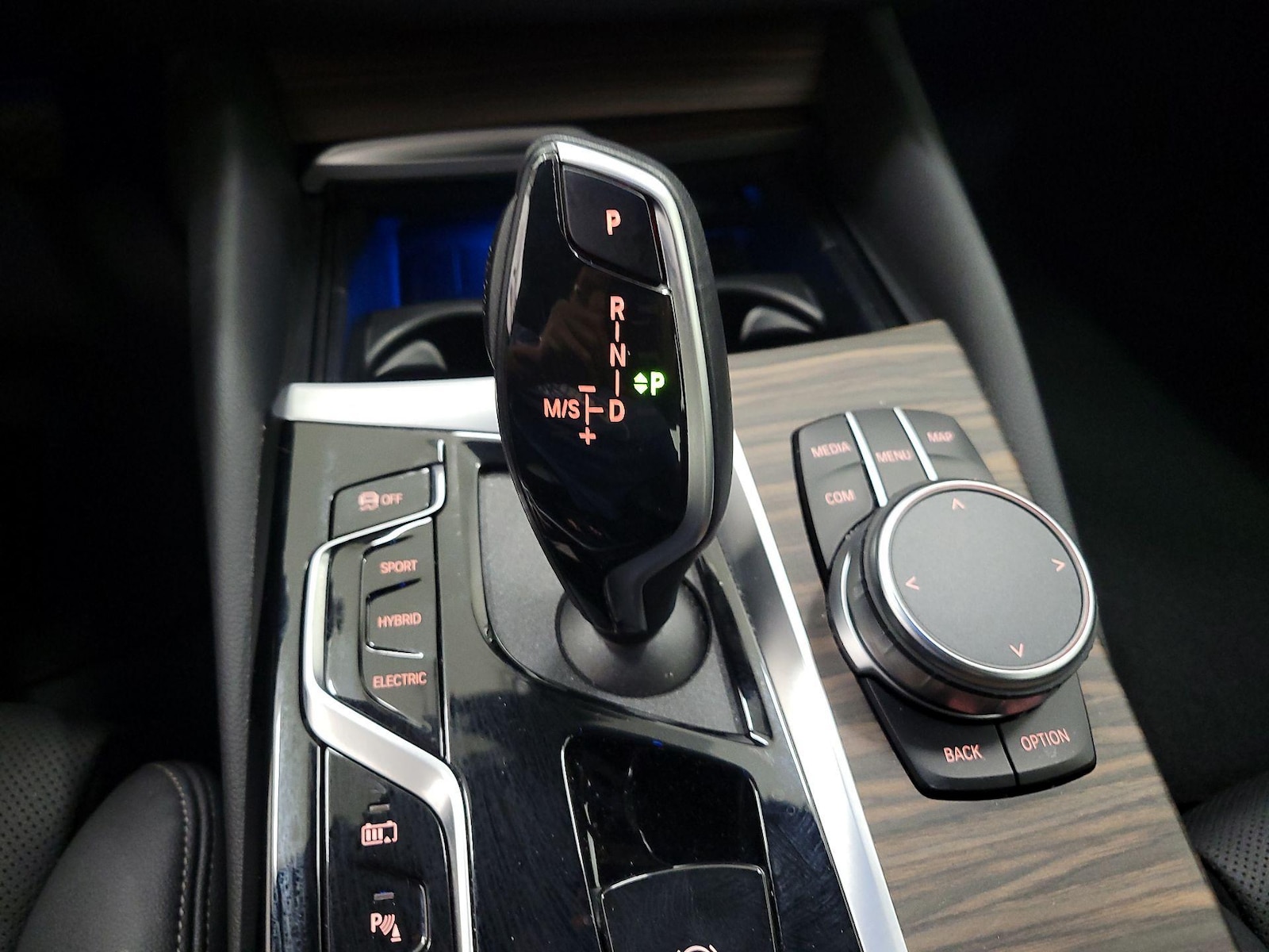 2022 BMW 5 Series 530e - Photo 19