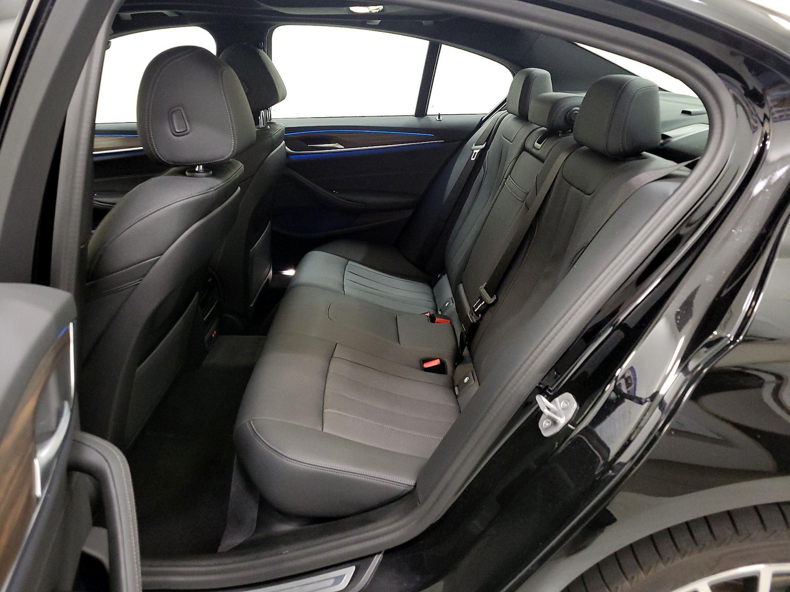 2022 BMW 5 Series 530e - Photo 22