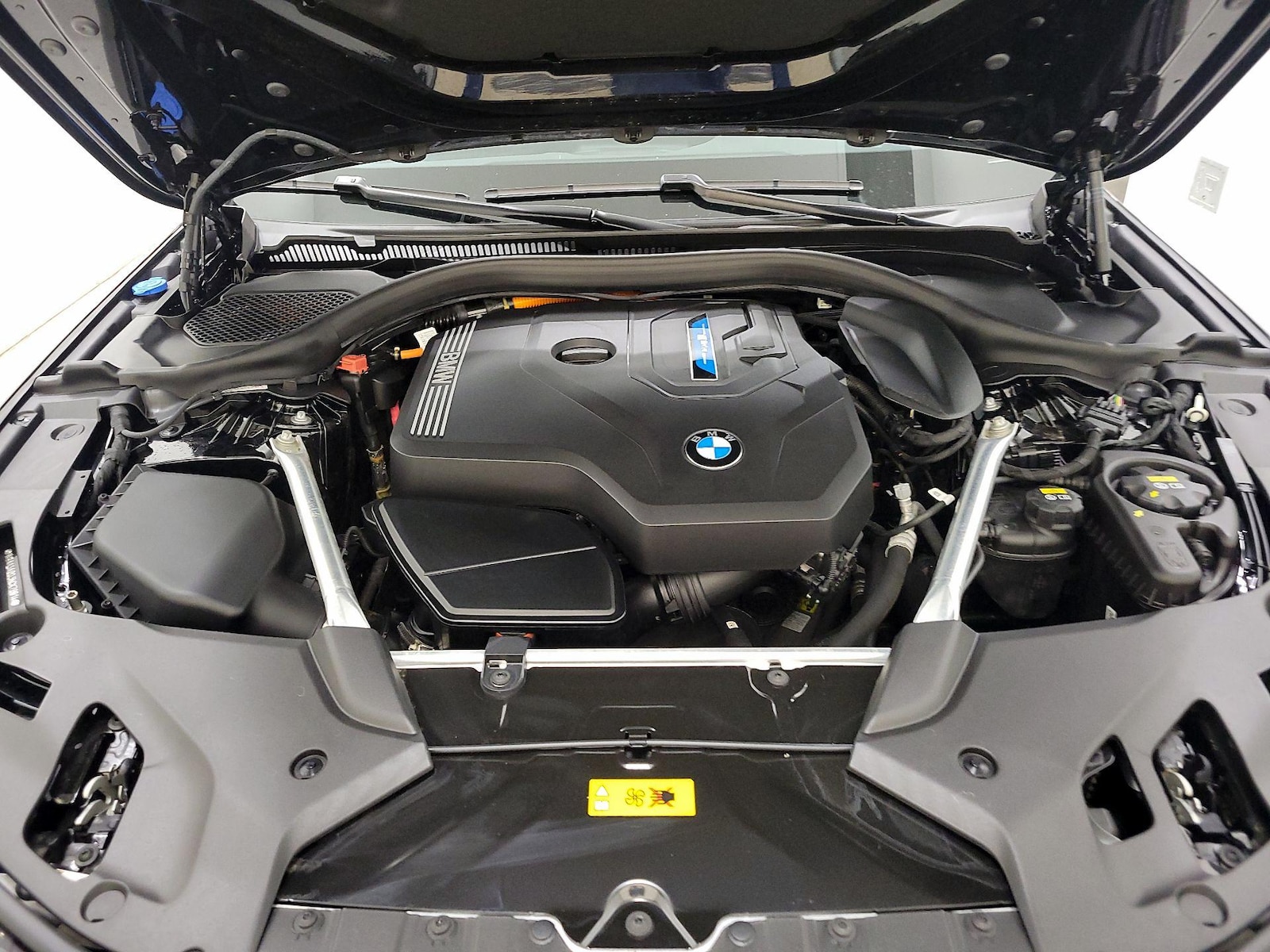 2022 BMW 5 Series 530e - Photo 24