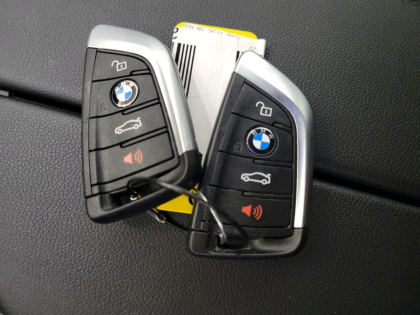 2022 BMW 5 Series 530e - Photo 25