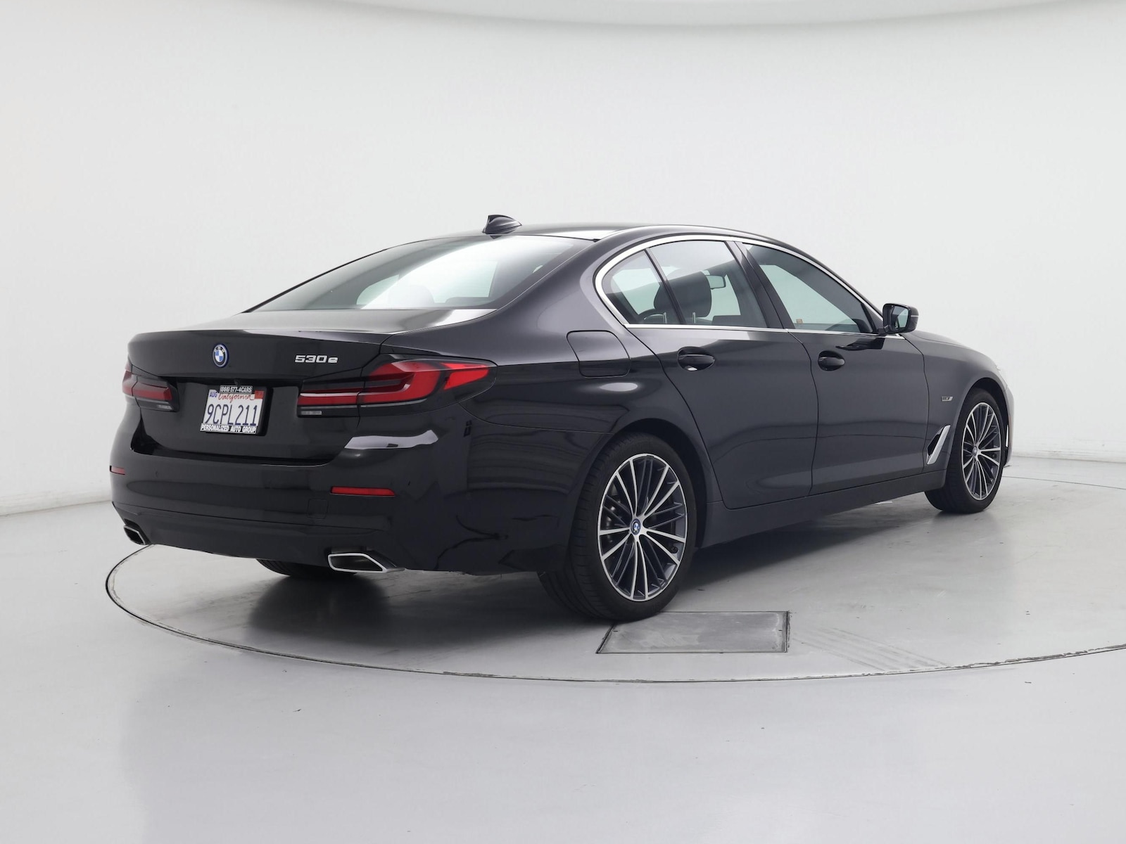 2022 BMW 5 Series 530e - Photo 9