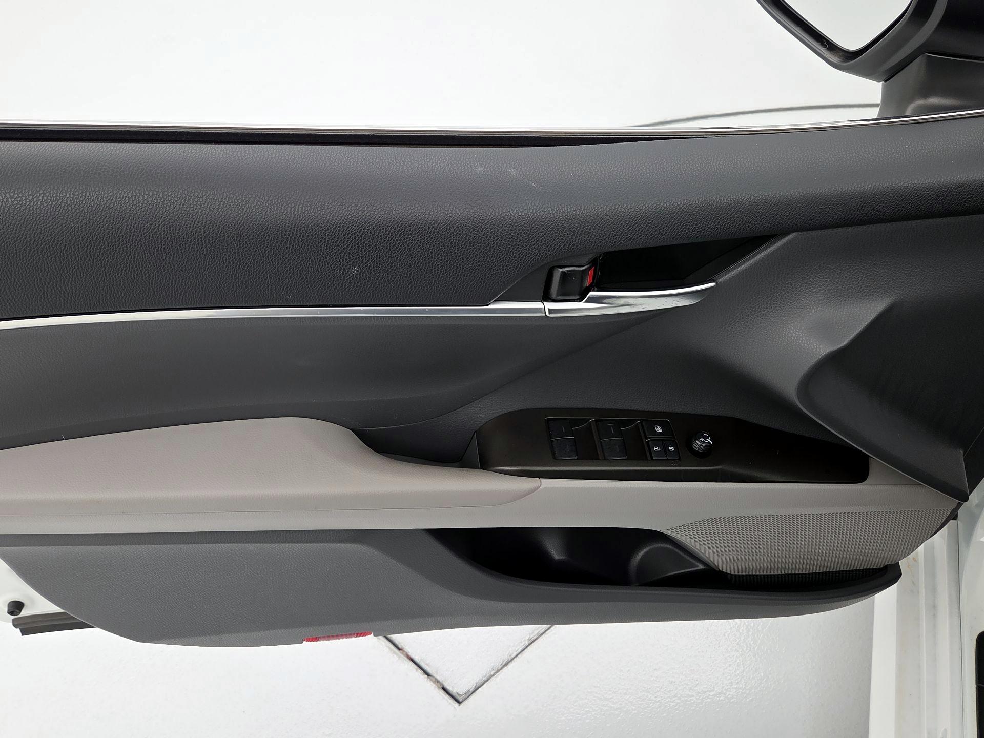 Thumbnail: 2022 Toyota Camry - 12