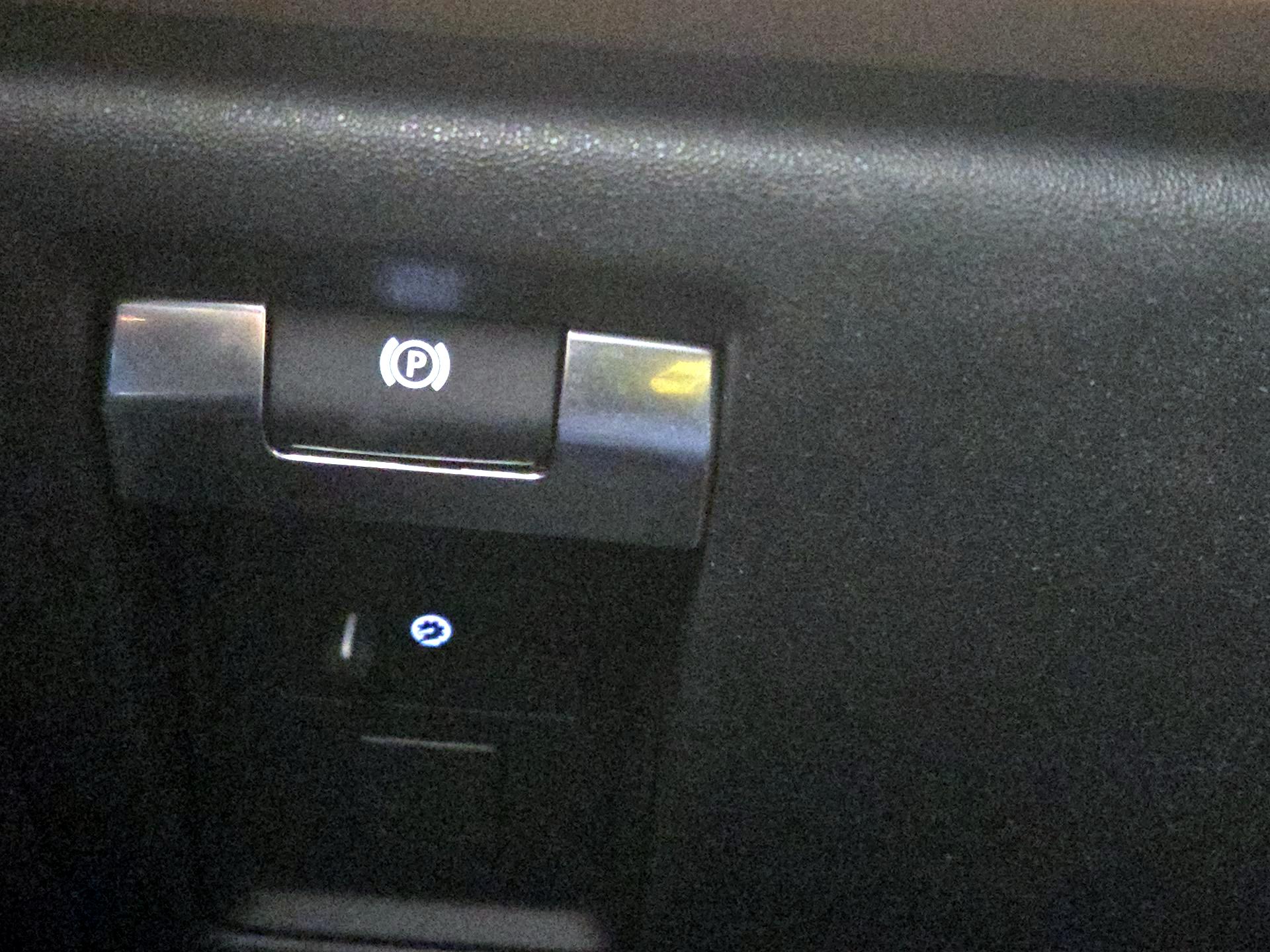 Thumbnail: 2023 Land Rover Defender - 13