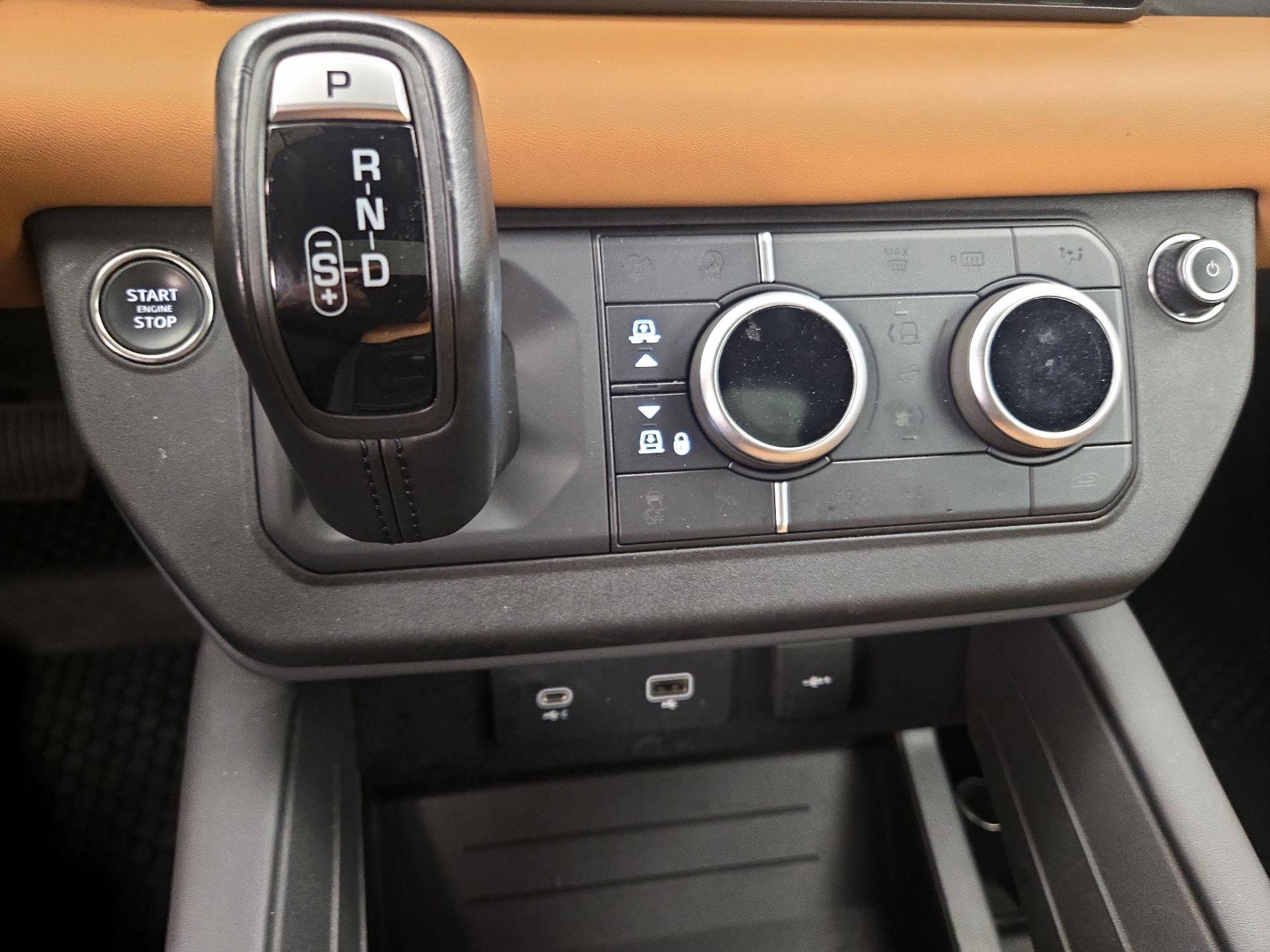 Thumbnail: 2023 Land Rover Defender - 18