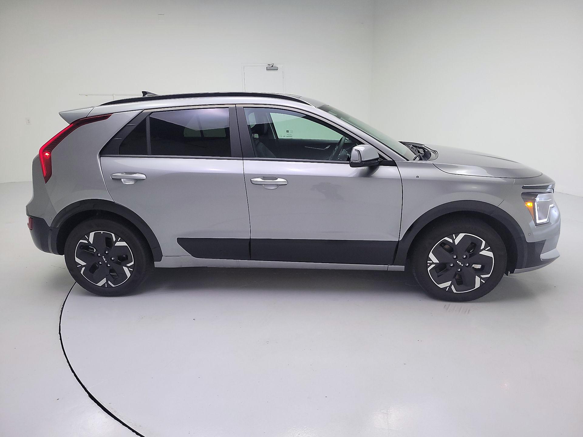 Thumbnail: 2025 Kia Niro - 4