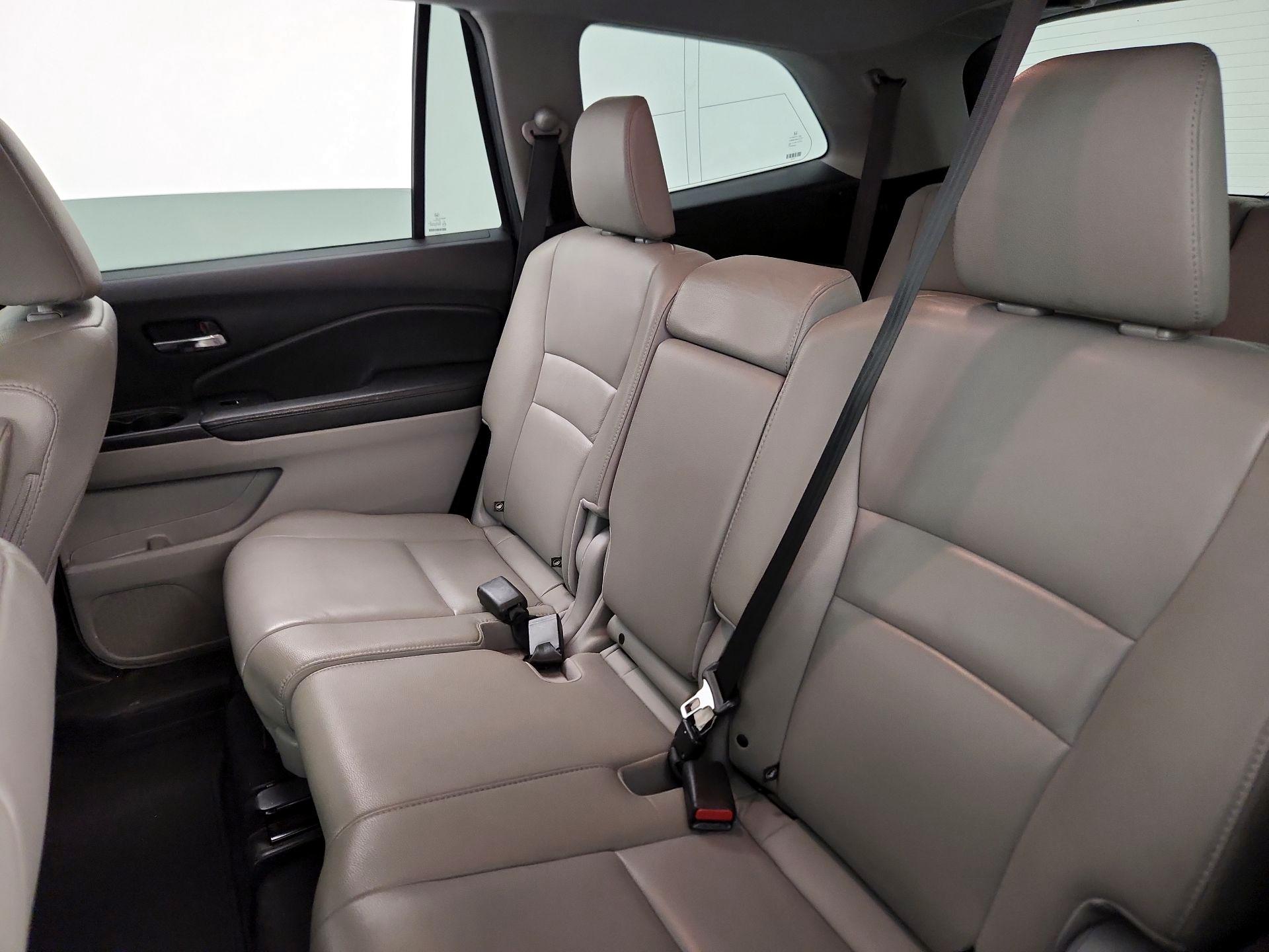 Thumbnail: 2017 Honda Pilot - 20