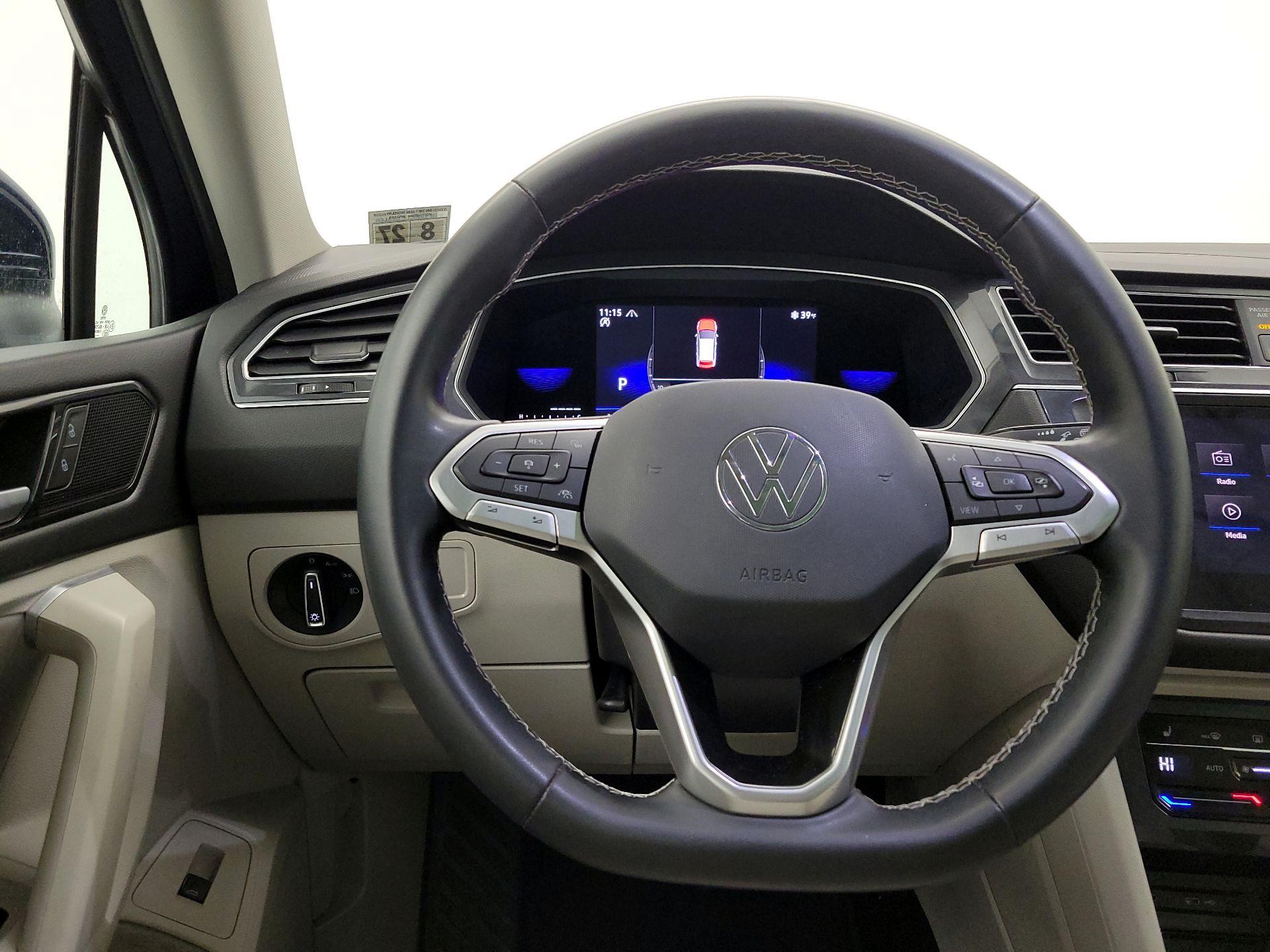 Thumbnail: 2022 Volkswagen Tiguan - 10