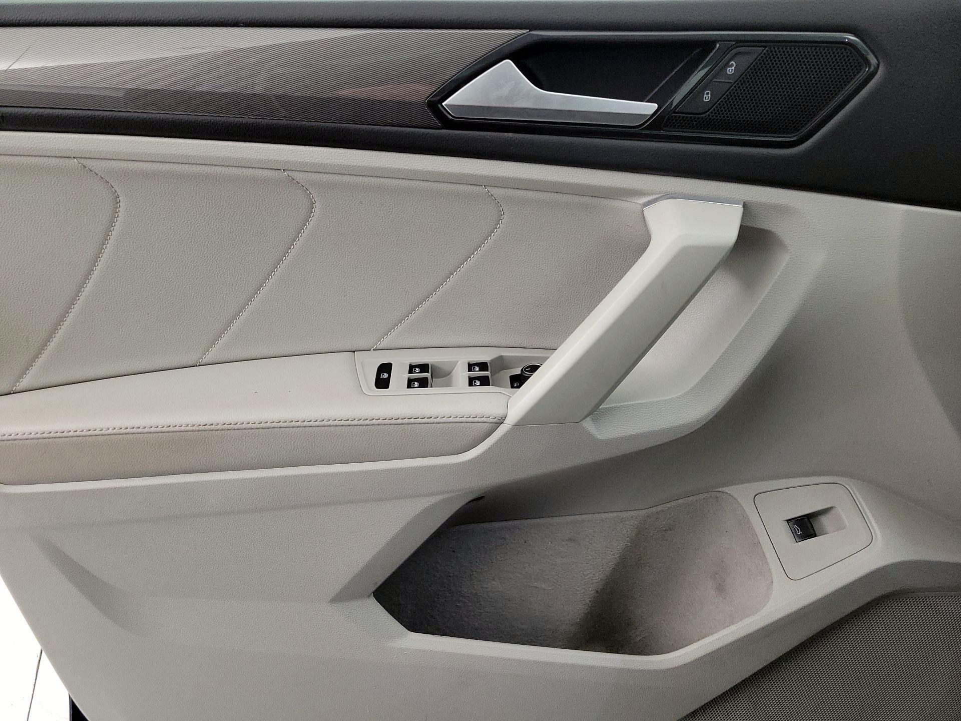 Thumbnail: 2022 Volkswagen Tiguan - 12