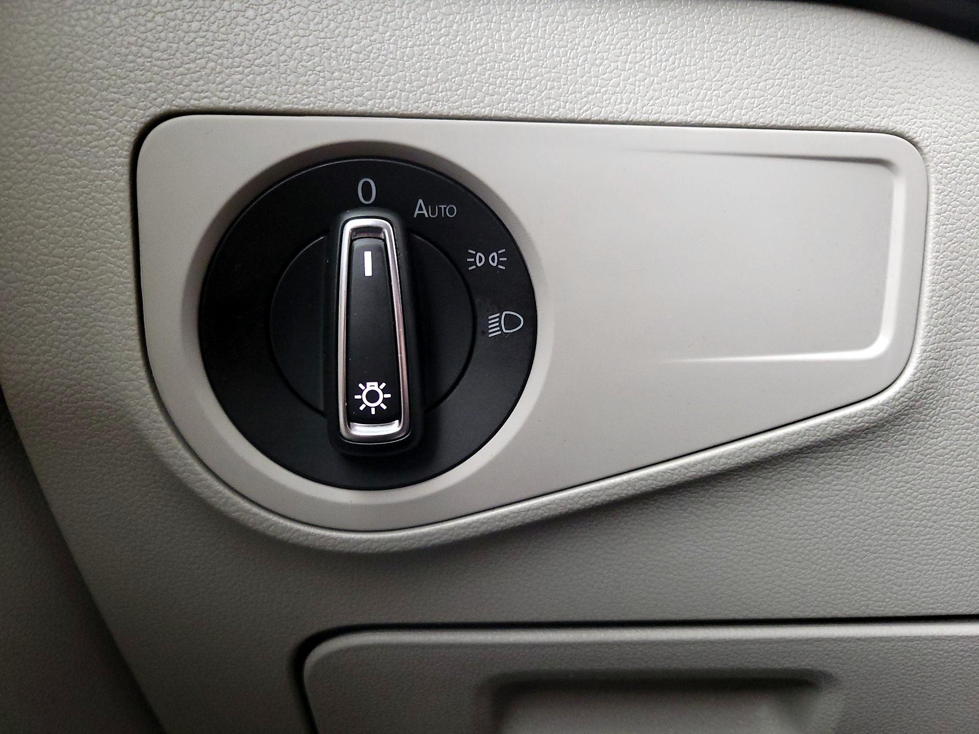 Thumbnail: 2022 Volkswagen Tiguan - 13