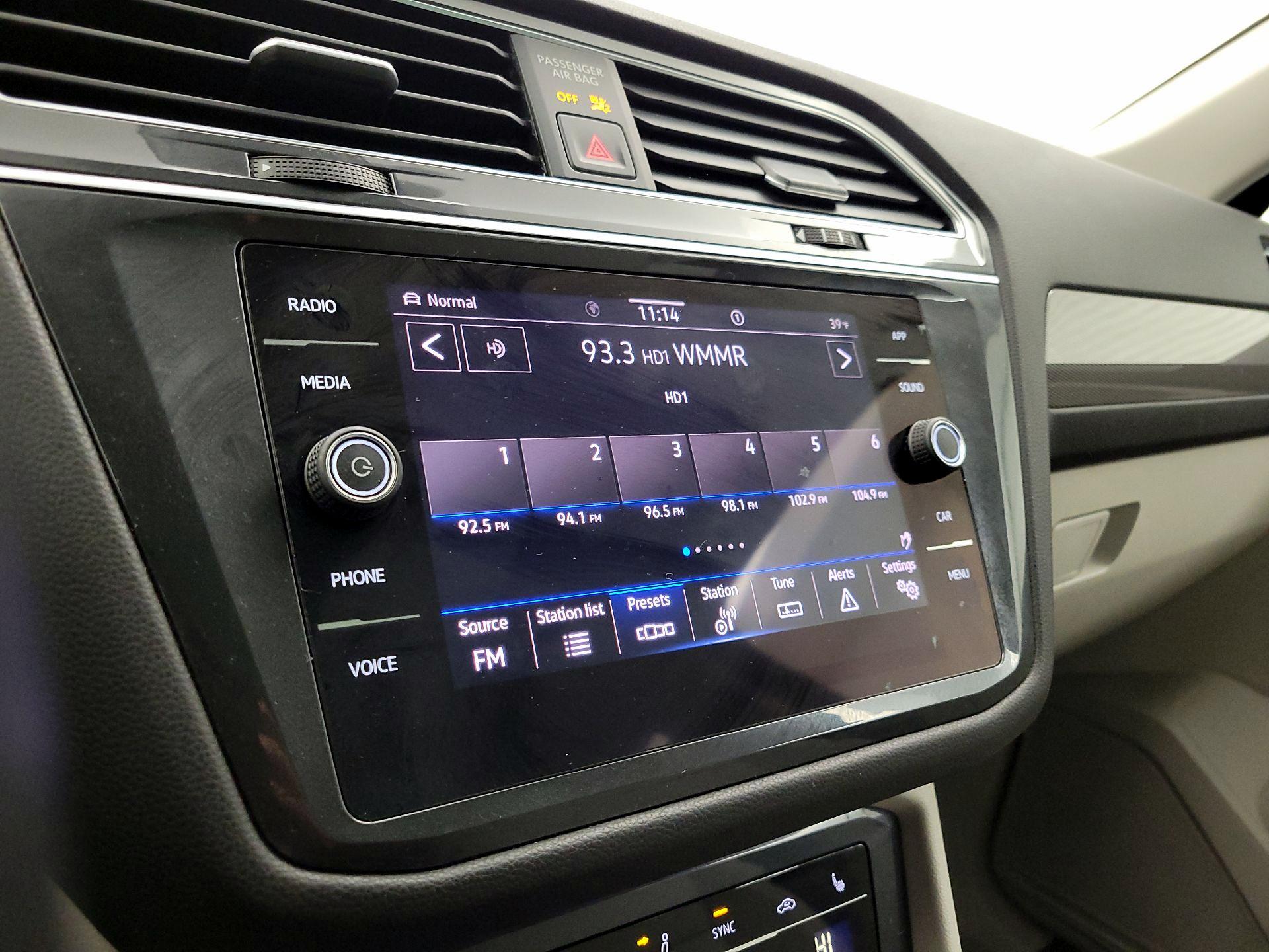 Thumbnail: 2022 Volkswagen Tiguan - 15