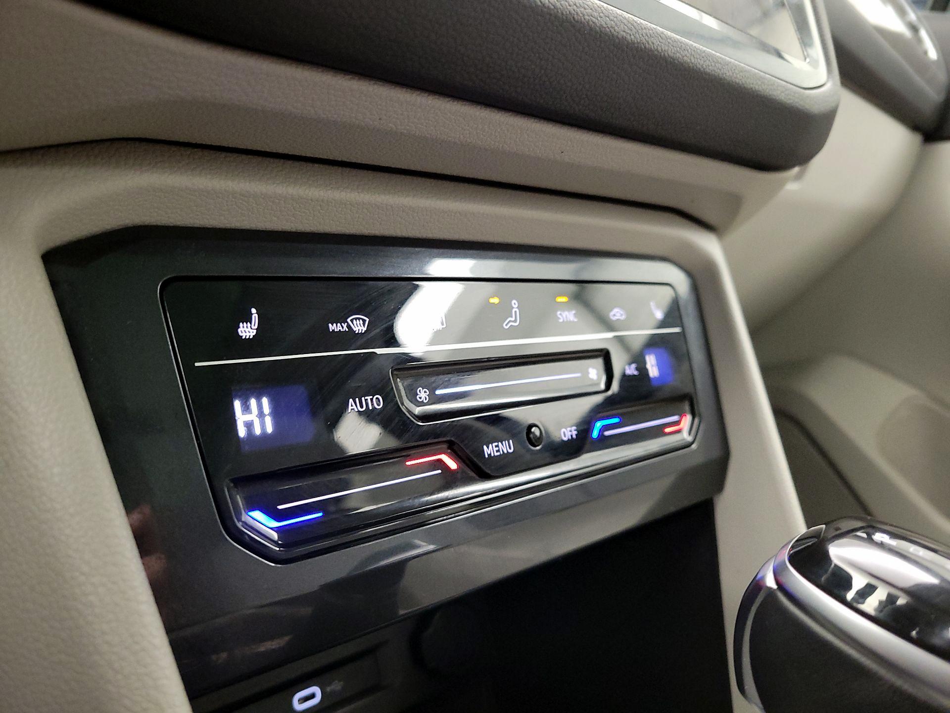 Thumbnail: 2022 Volkswagen Tiguan - 16