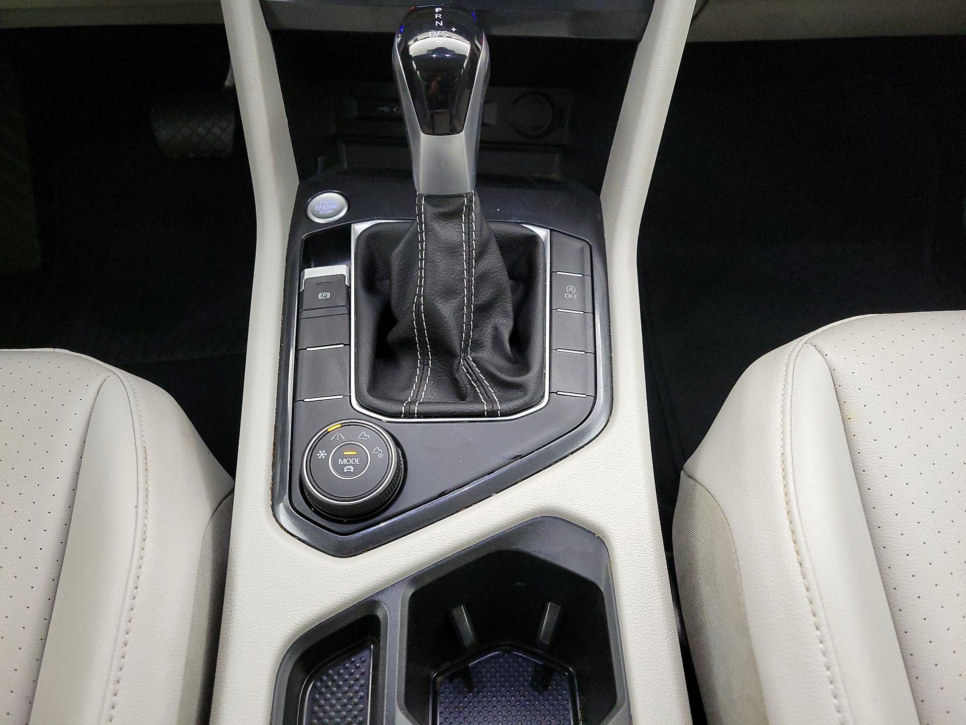 Thumbnail: 2022 Volkswagen Tiguan - 17