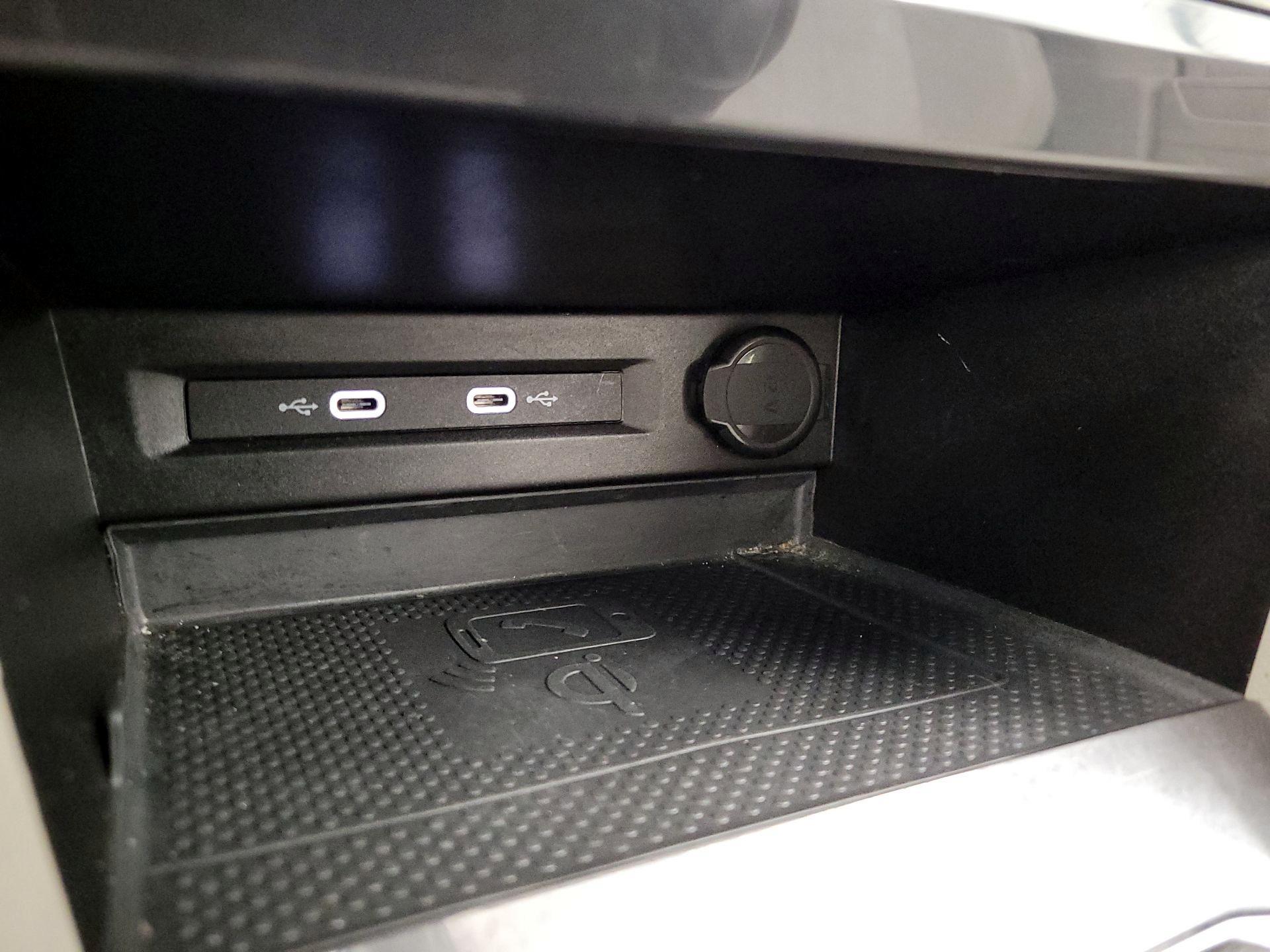 Thumbnail: 2022 Volkswagen Tiguan - 18