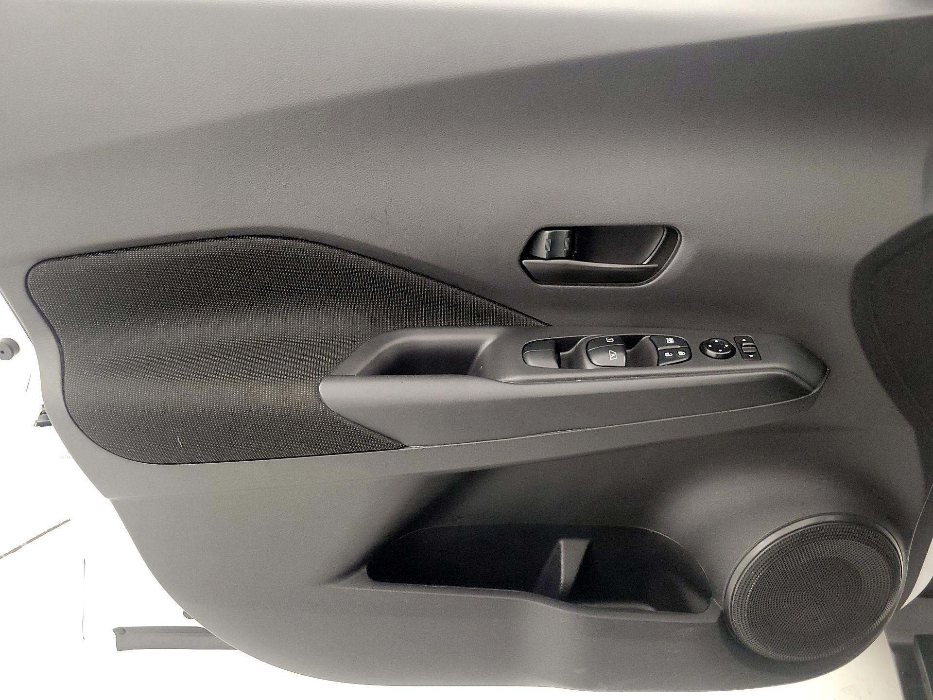 Thumbnail: 2023 Nissan Kicks - 12