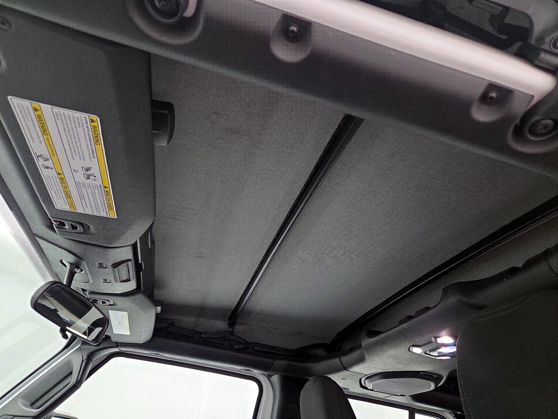 Thumbnail: 2022 Jeep Gladiator - 19