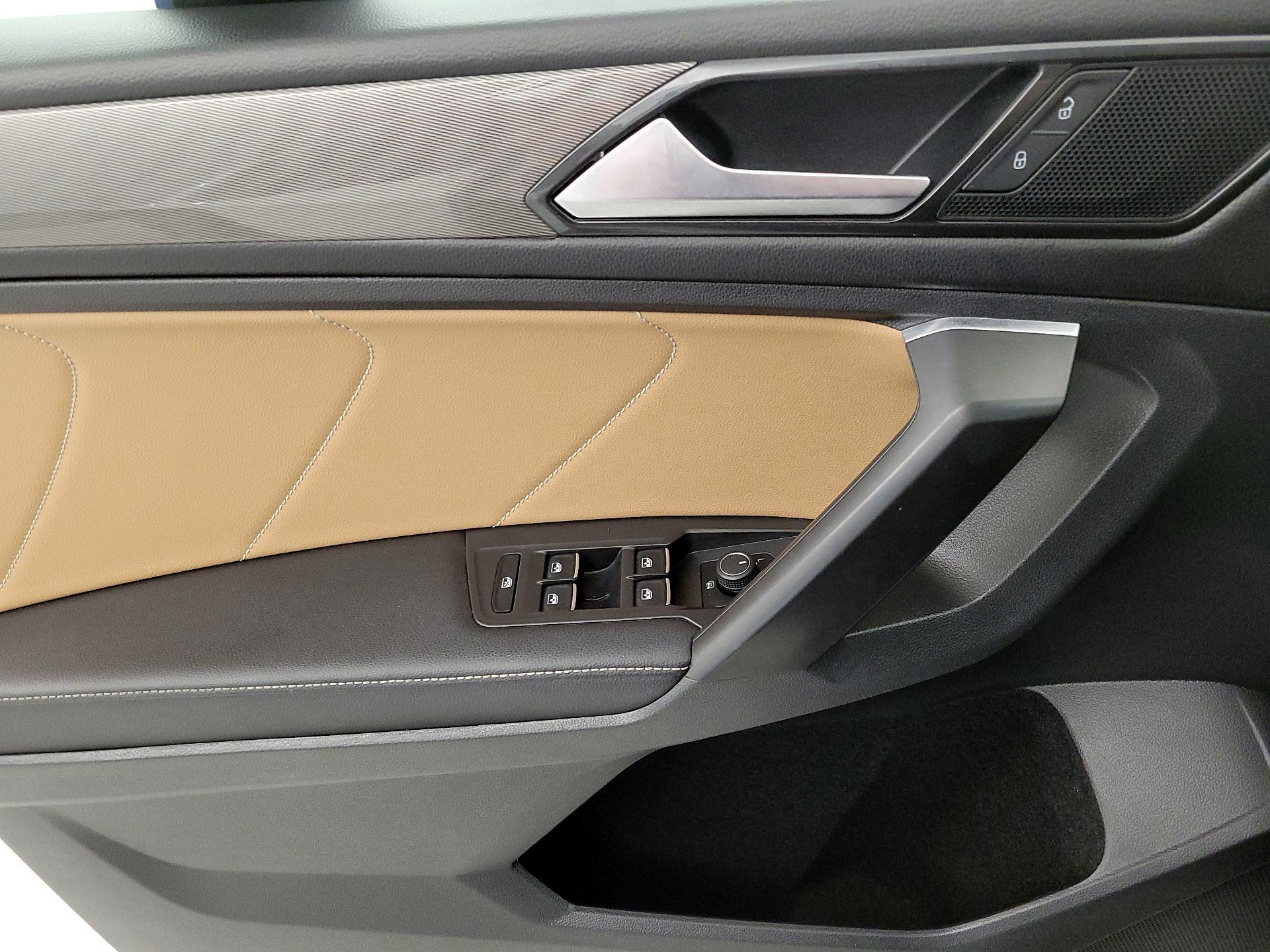 Thumbnail: 2022 Volkswagen Tiguan - 12