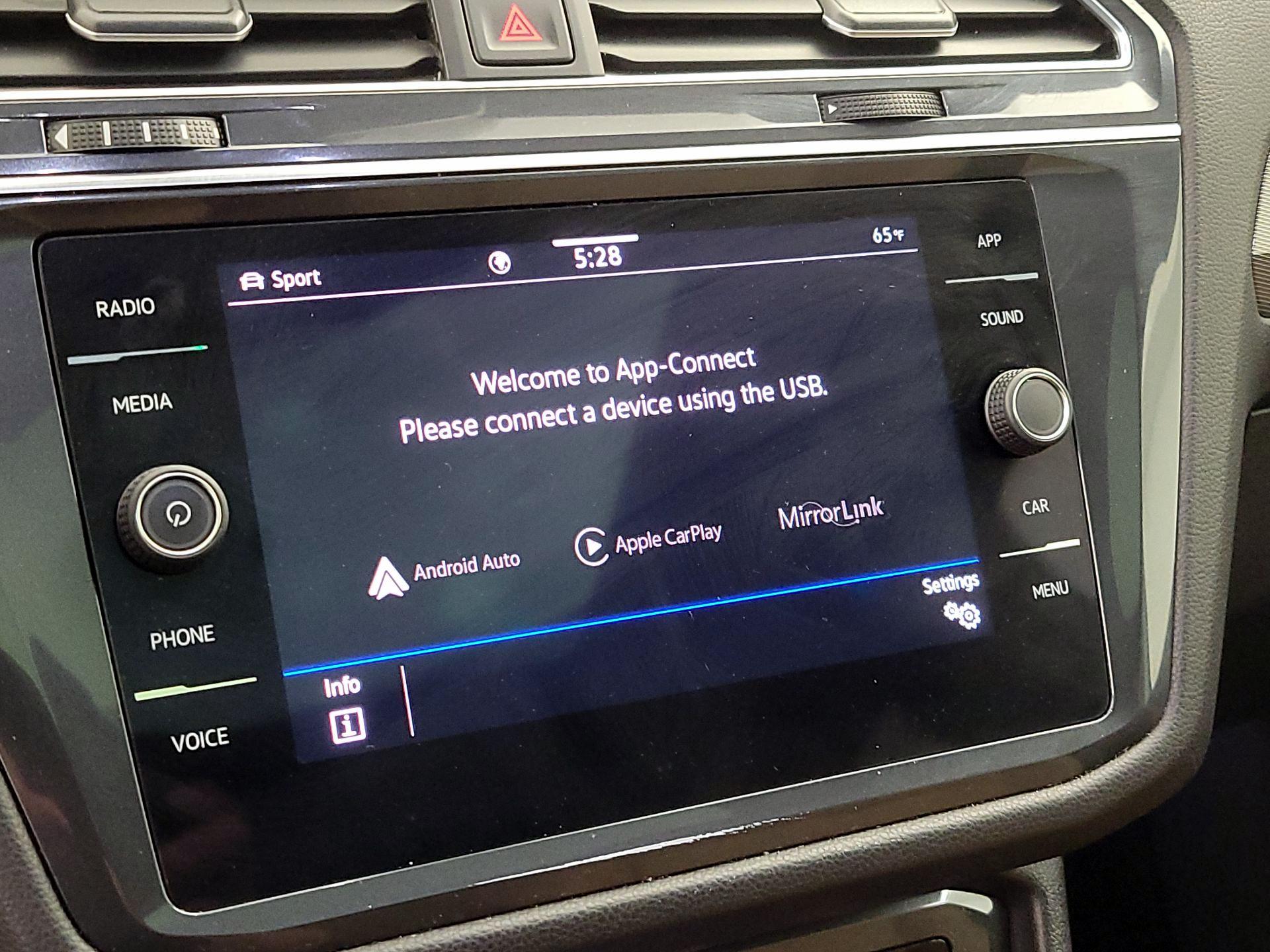 Thumbnail: 2022 Volkswagen Tiguan - 14