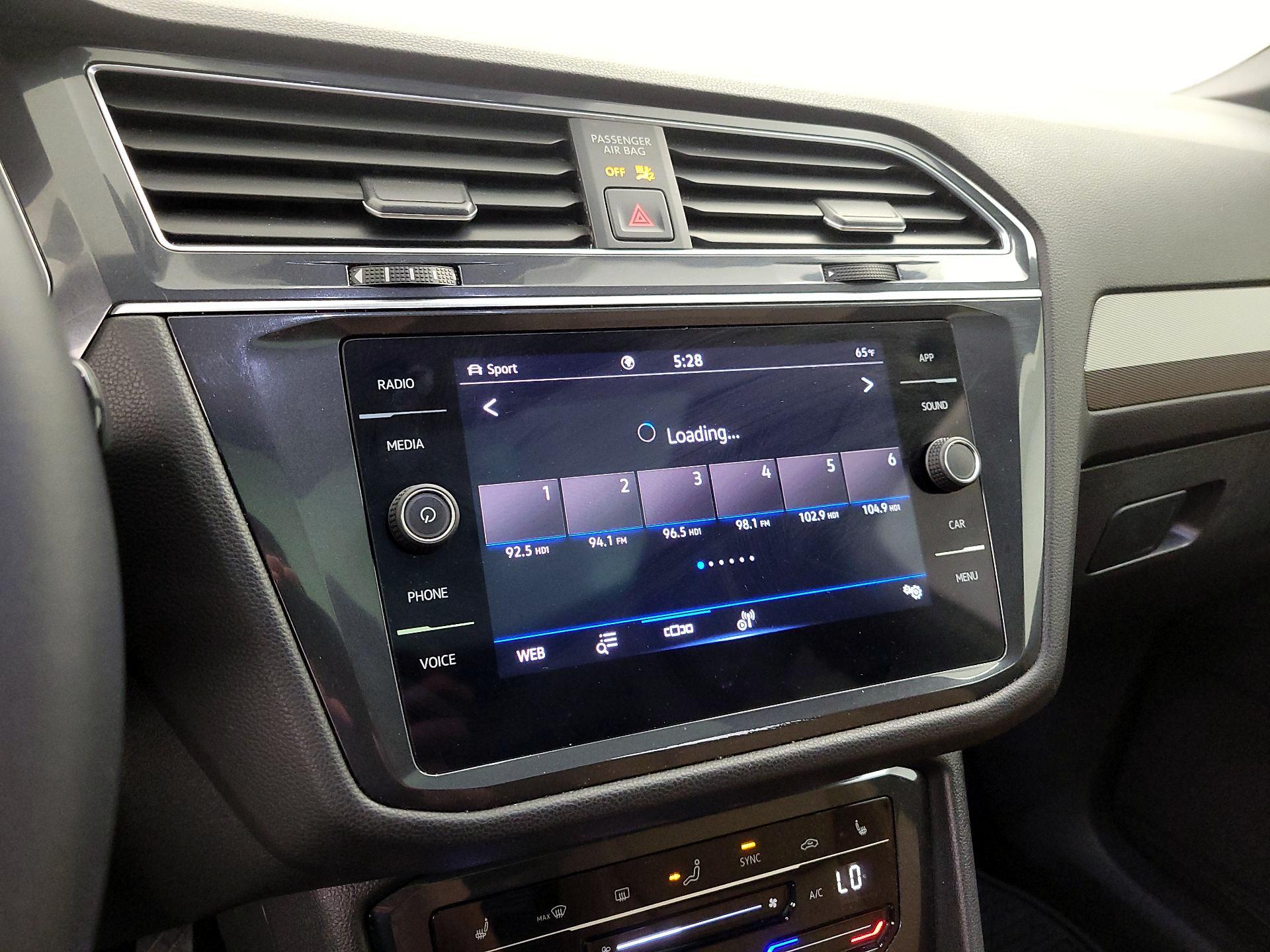 Thumbnail: 2022 Volkswagen Tiguan - 16