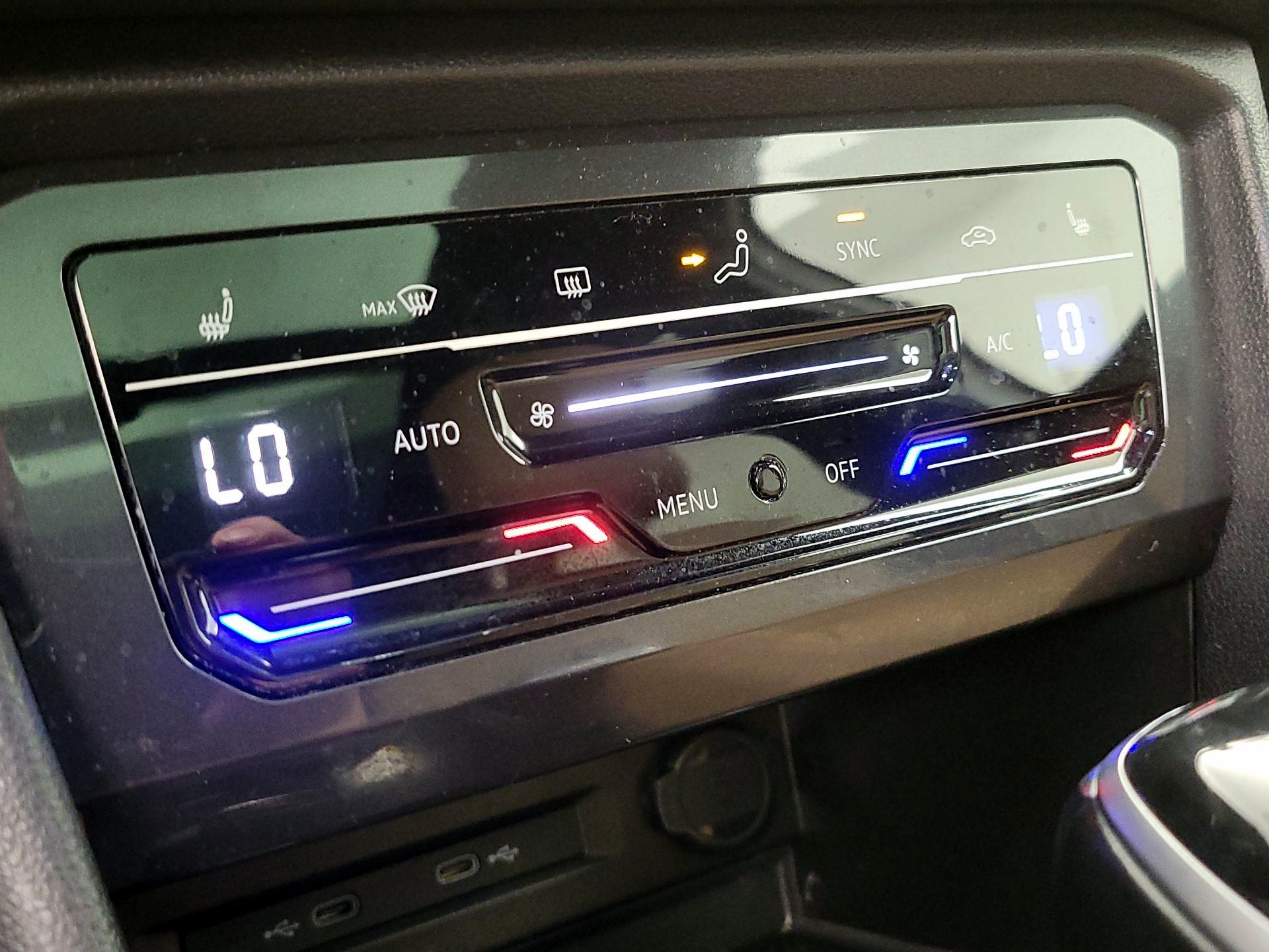 Thumbnail: 2022 Volkswagen Tiguan - 17