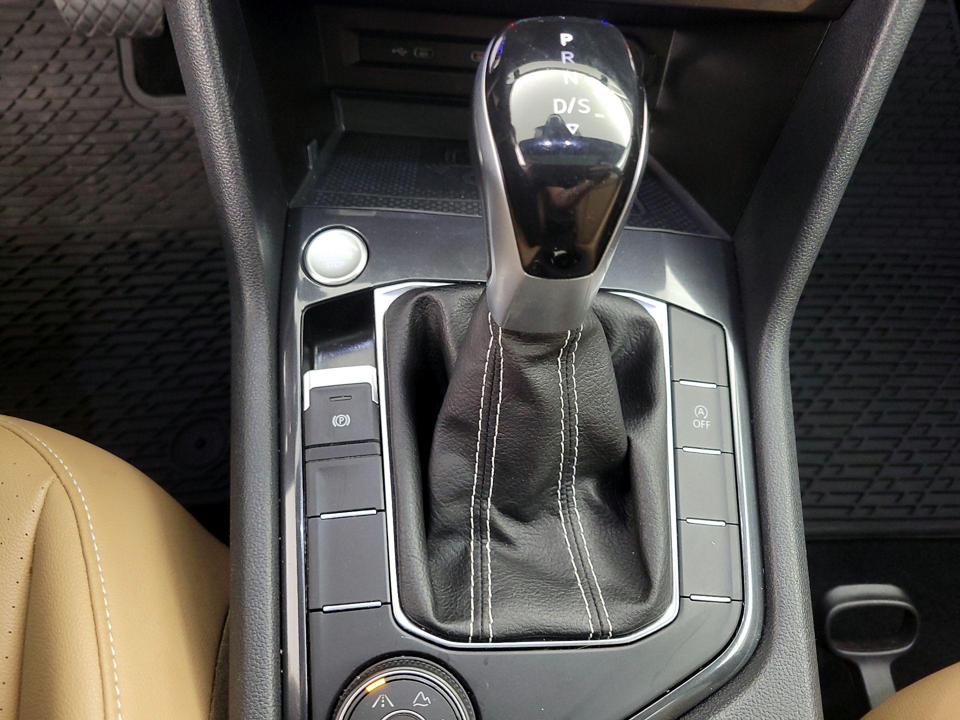 Thumbnail: 2022 Volkswagen Tiguan - 18