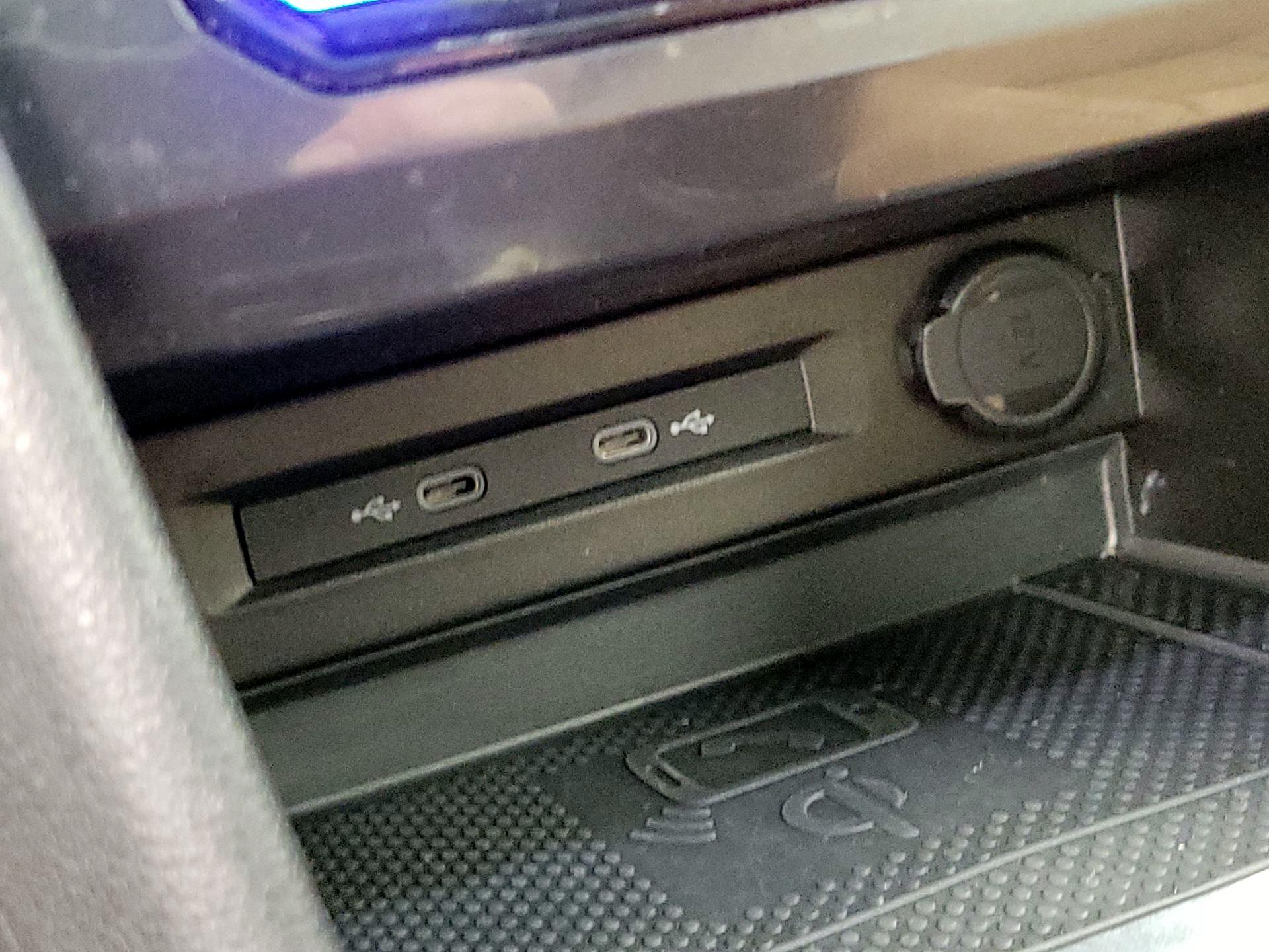 Thumbnail: 2022 Volkswagen Tiguan - 19